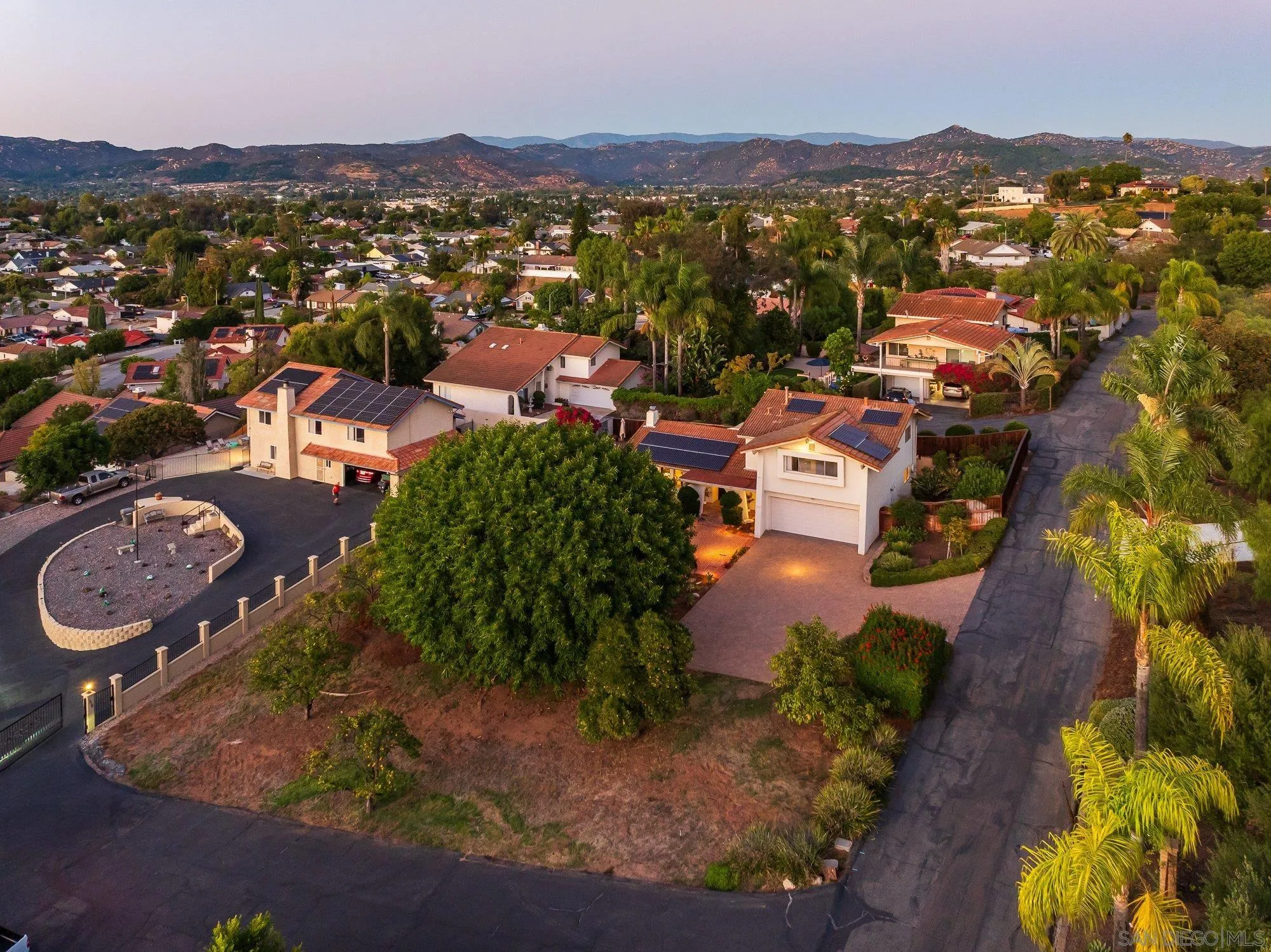 https://cdn.realtyfeed.com/cdn/127/250042330/21e10dcd85d8cac8d1cbccb2641f56b5.webp