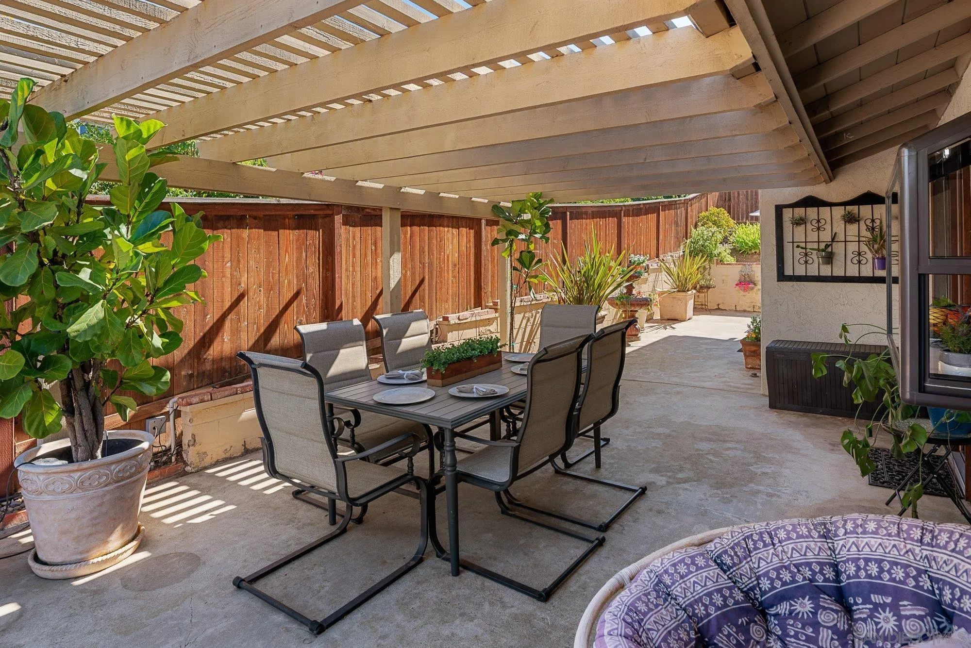 https://cdn.realtyfeed.com/cdn/127/250042330/806a7bbf81770c275cadaa7b6f67c6b7.webp