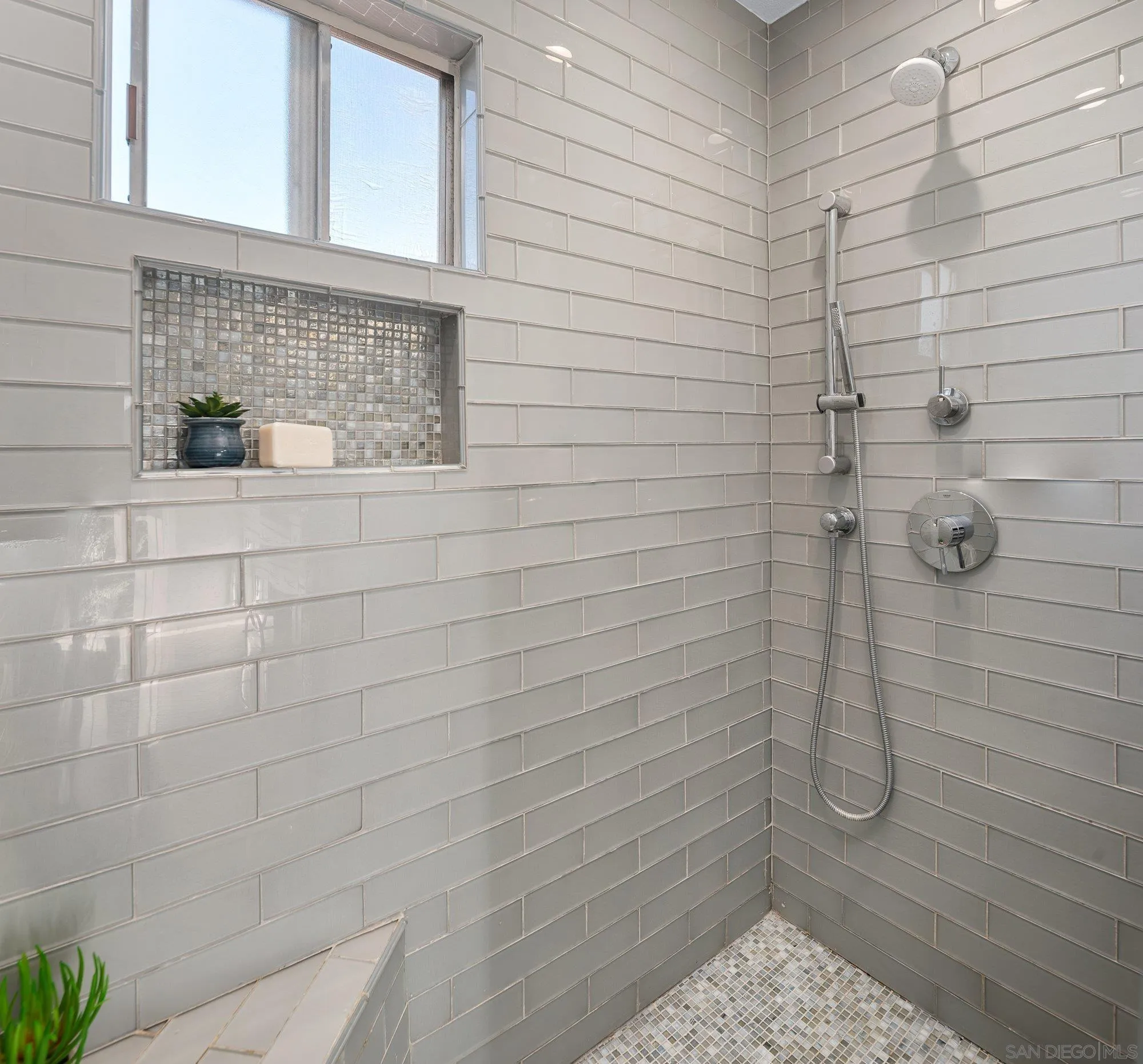 https://cdn.realtyfeed.com/cdn/127/250042330/e97ea9f488c6fde4e27720b70004837b.webp