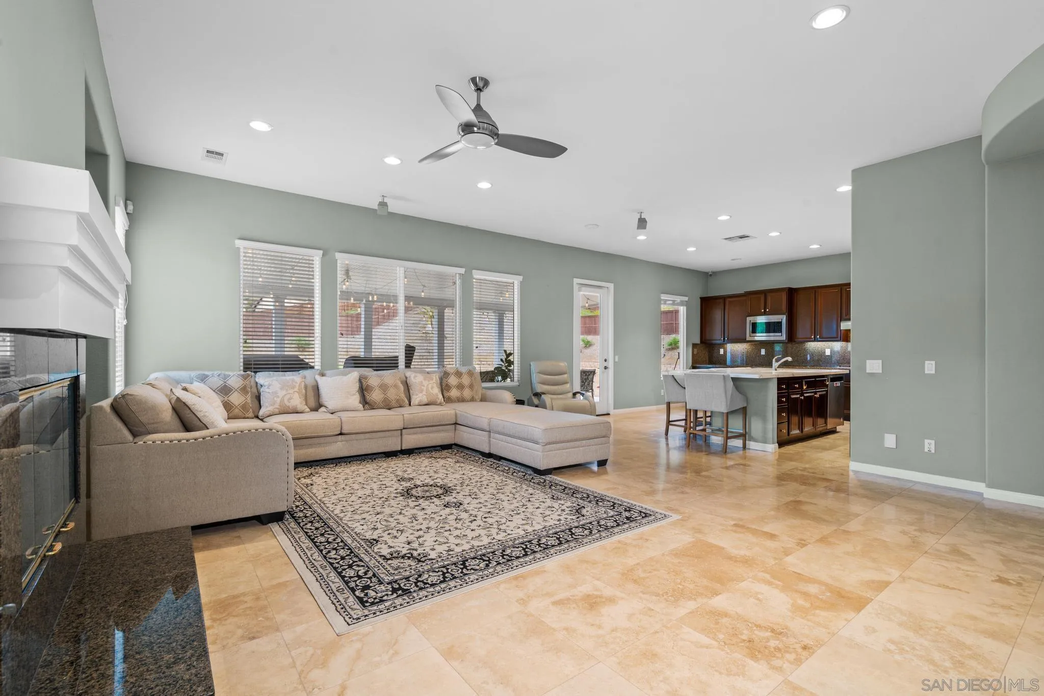 https://cdn.realtyfeed.com/cdn/127/250042337/3834d6011e8b608f67fd39f094df10c9.webp