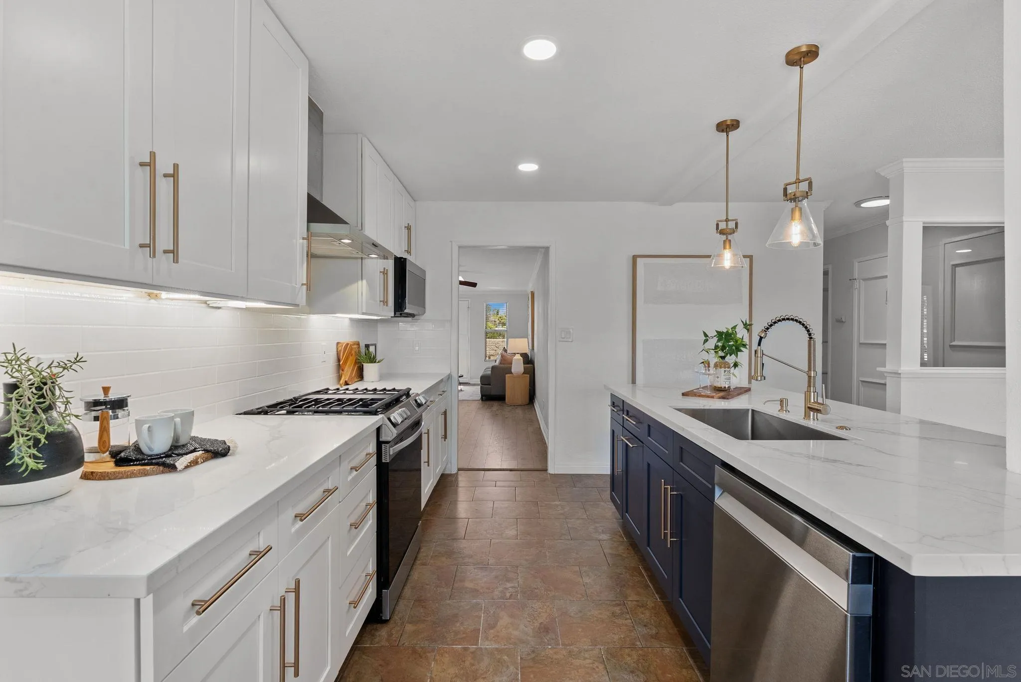 https://cdn.realtyfeed.com/cdn/127/250042342/c8d1e4cd8ff98c9a9c7b4a62c9441593.webp