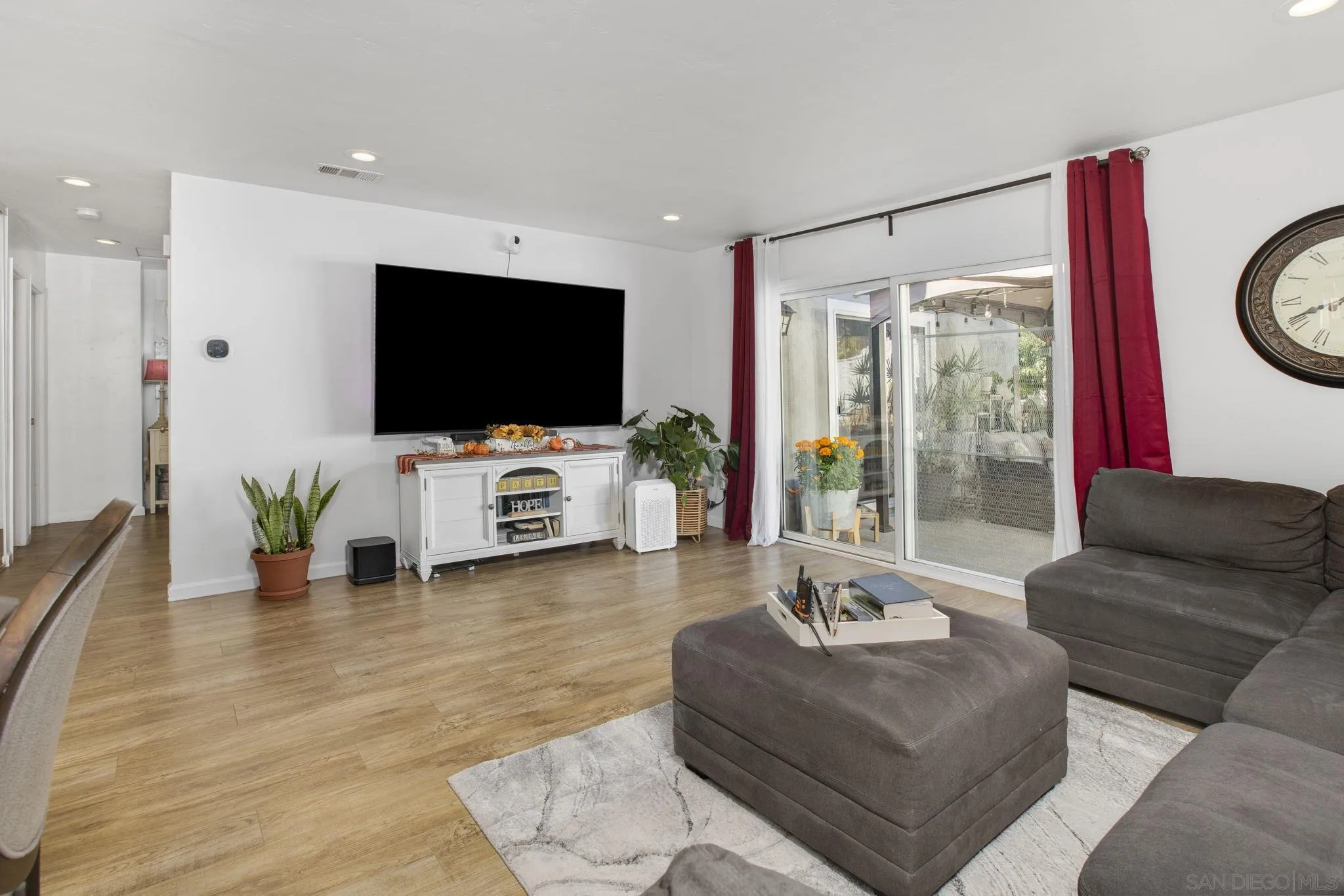 https://cdn.realtyfeed.com/cdn/127/250042343/9bb18d17f366e6971dc0173e77b68347.webp