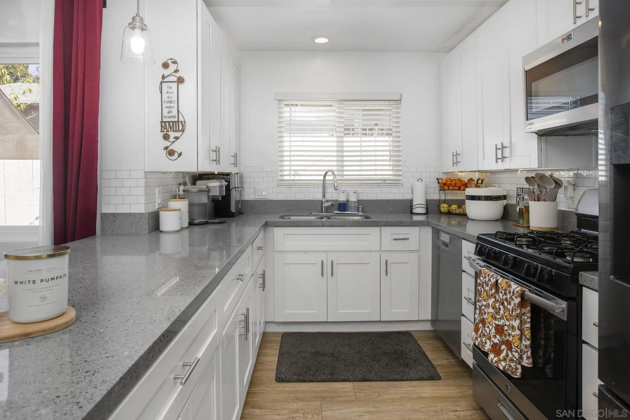 https://cdn.realtyfeed.com/cdn/127/250042343/d28b8e908e88c7cc3dbf37bb1571b6cf.webp