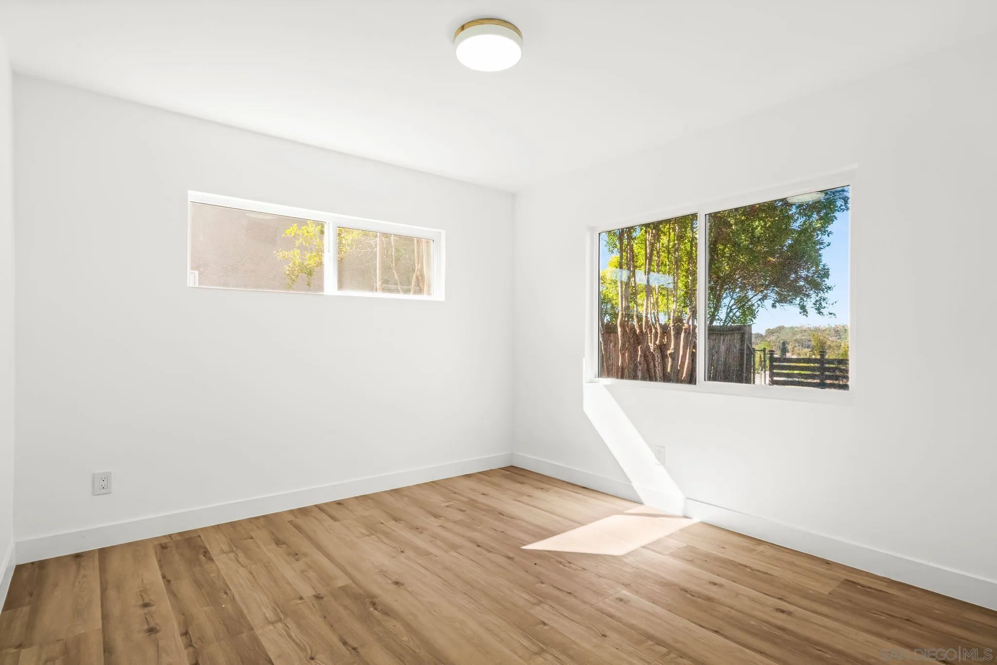 https://cdn.realtyfeed.com/cdn/127/250042346/7f14bfad2a606338af602b51eeafb072.webp