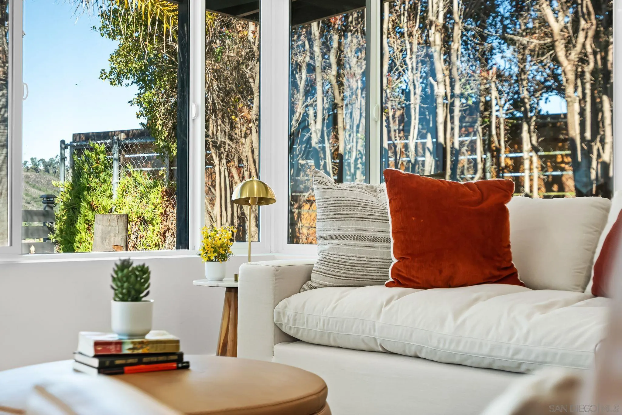 https://cdn.realtyfeed.com/cdn/127/250042346/8d206759a1de4f54689c3e19a96e3b99.webp