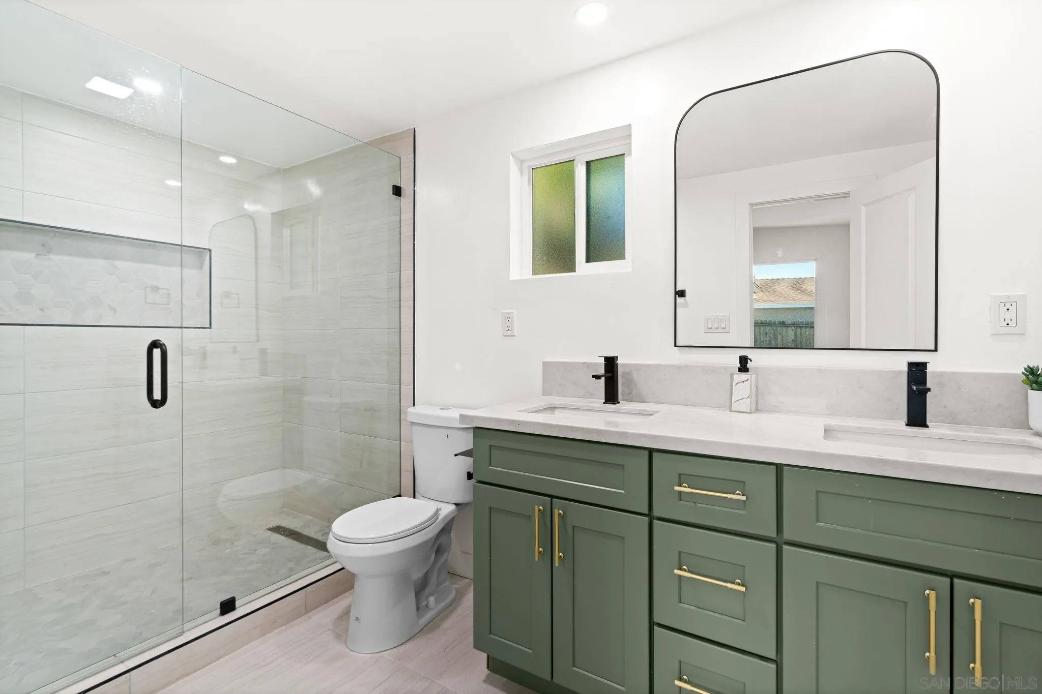 https://cdn.realtyfeed.com/cdn/127/250042346/acc75c49e6f3d2628d168fa3ea5fbbb8.webp