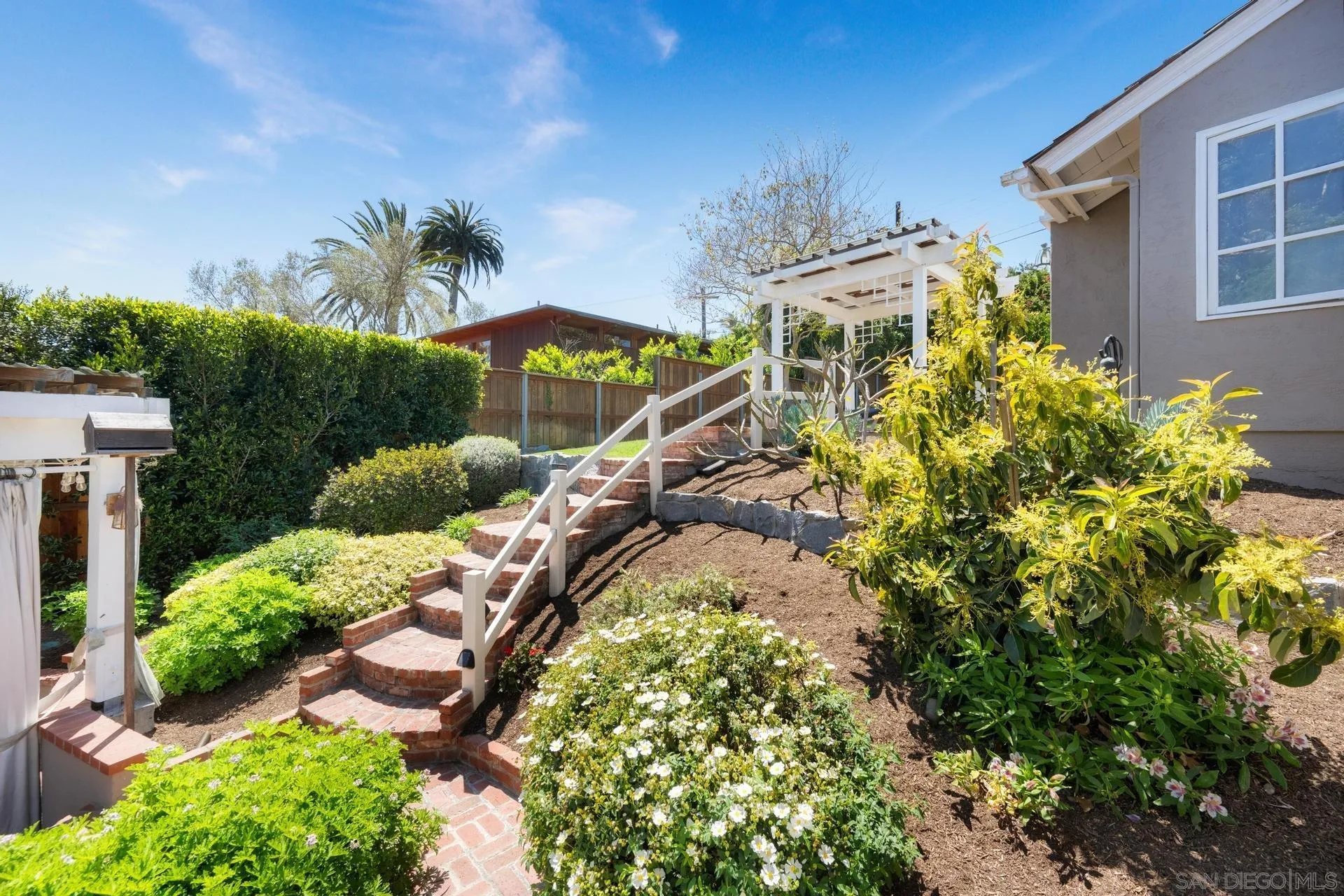 https://cdn.realtyfeed.com/cdn/127/250042351/27cff0076286c865b37e8d0a1e0c77c3.webp