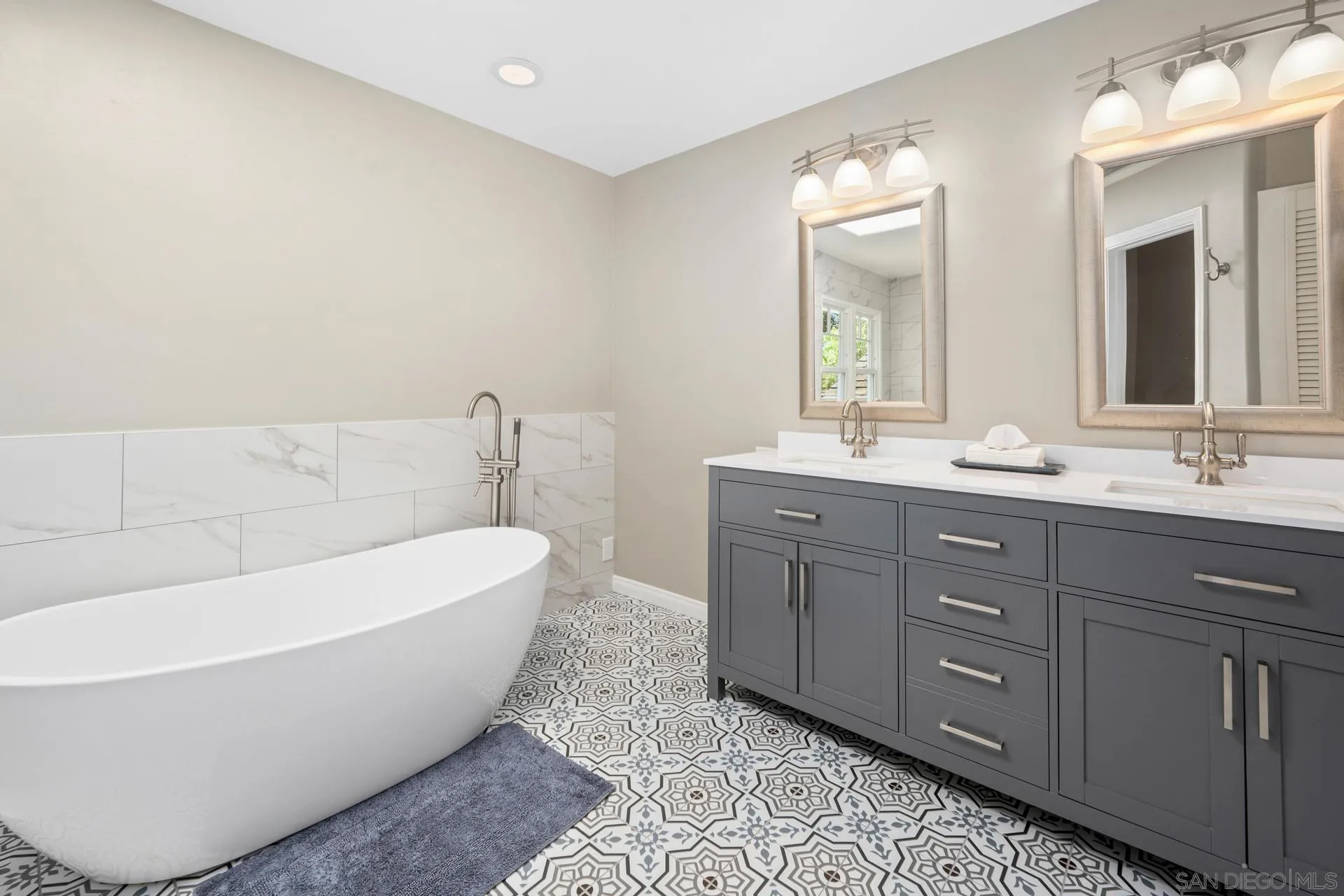 https://cdn.realtyfeed.com/cdn/127/250042351/3e9e3c6f5da860ed0920a87b10aadd6c.webp