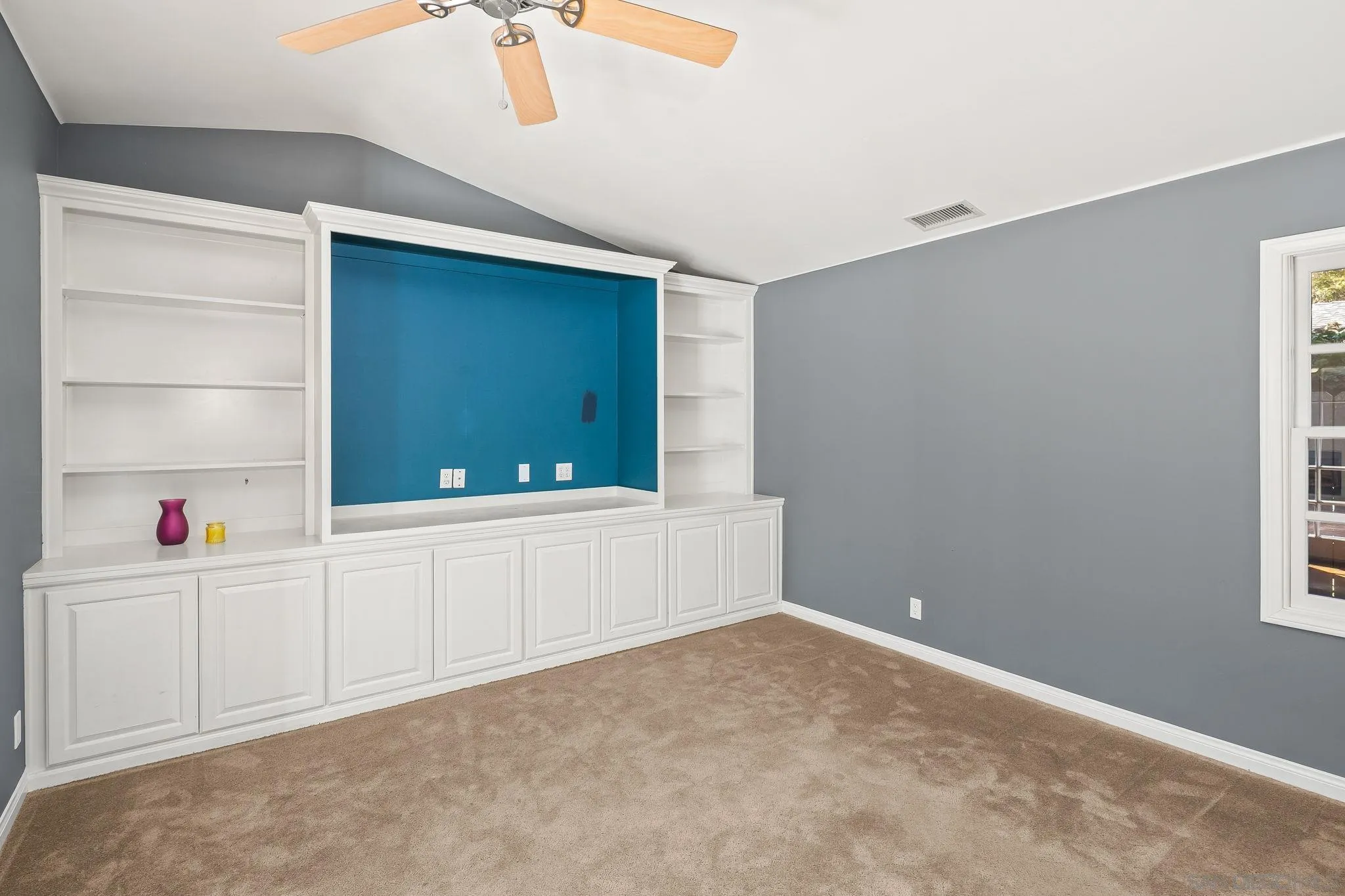 https://cdn.realtyfeed.com/cdn/127/250042351/4101b1f7f391e5ec4072f26f6cd7119b.webp