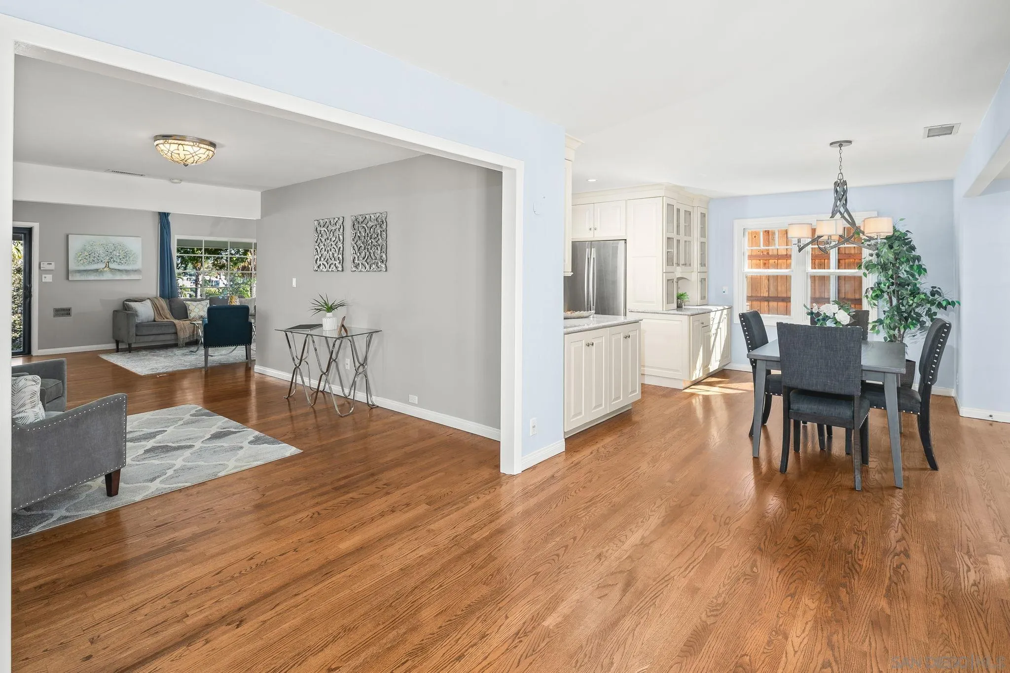 https://cdn.realtyfeed.com/cdn/127/250042351/98f7fbf2661bedf131fd6e9ac9e9a52c.webp