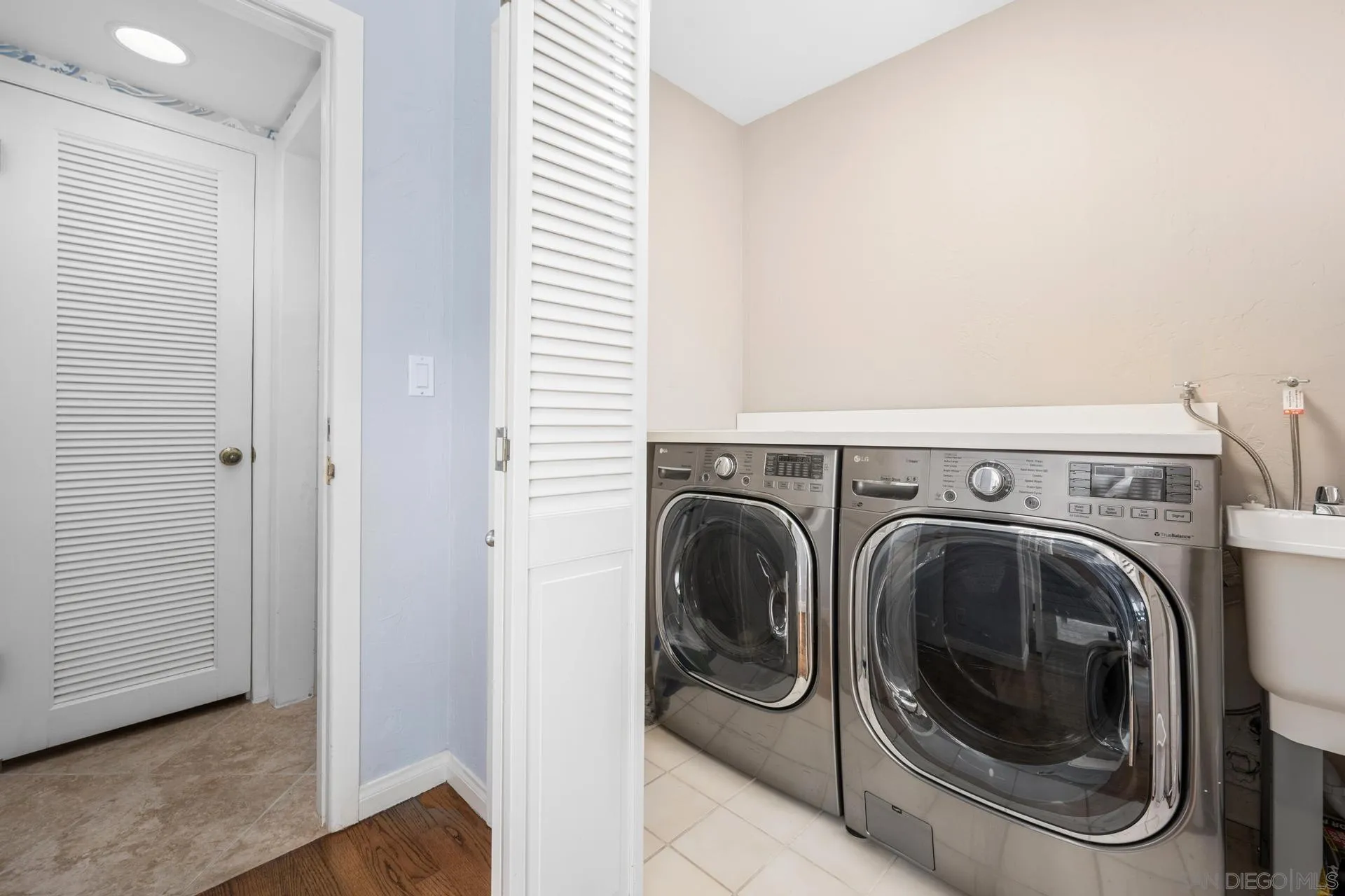 https://cdn.realtyfeed.com/cdn/127/250042351/f577796eb6c3840f5e8085e4017f6139.webp
