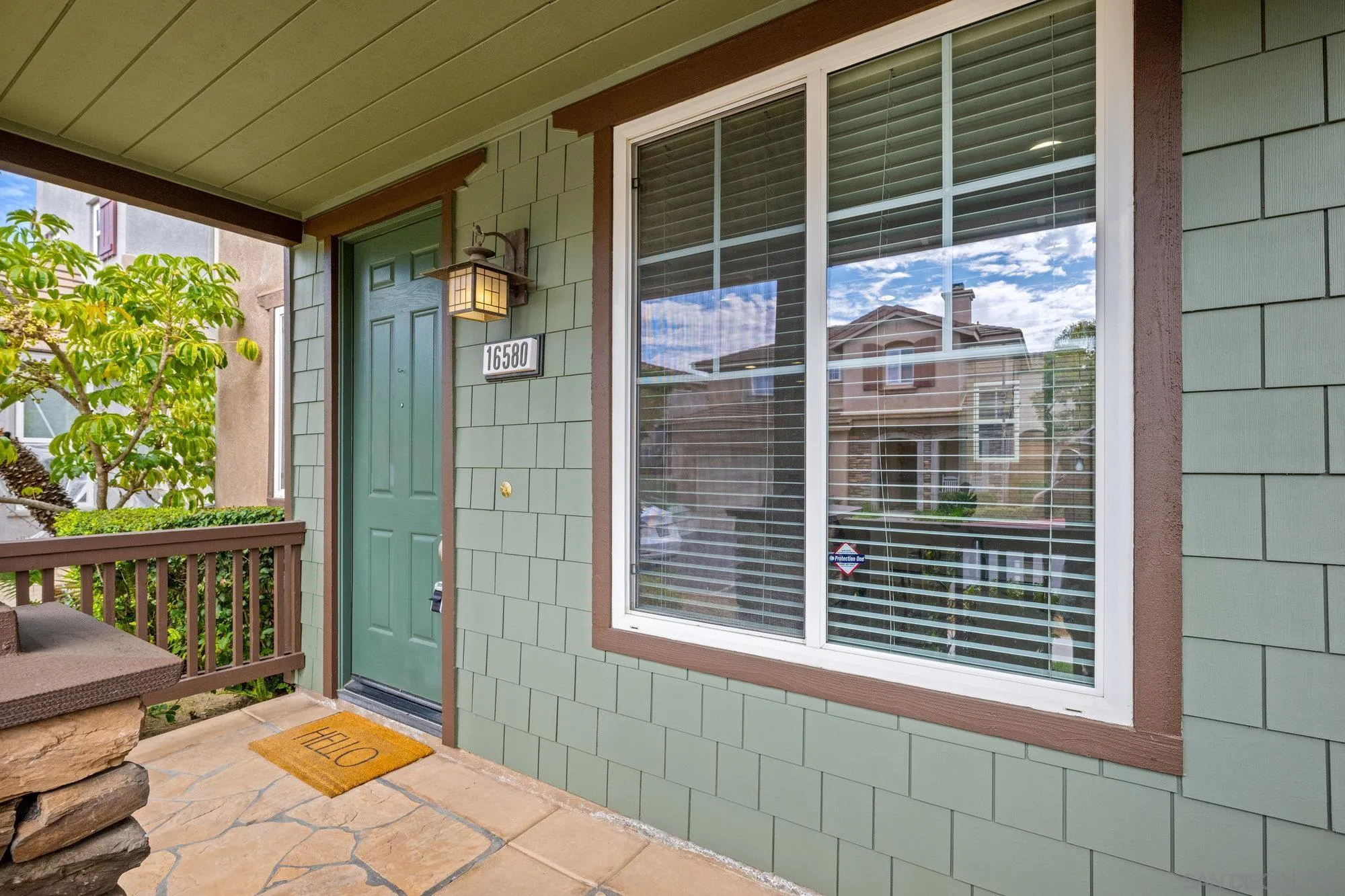 https://cdn.realtyfeed.com/cdn/127/250042353/f53a78c6ed4a9e52eb79994e11984c51.webp