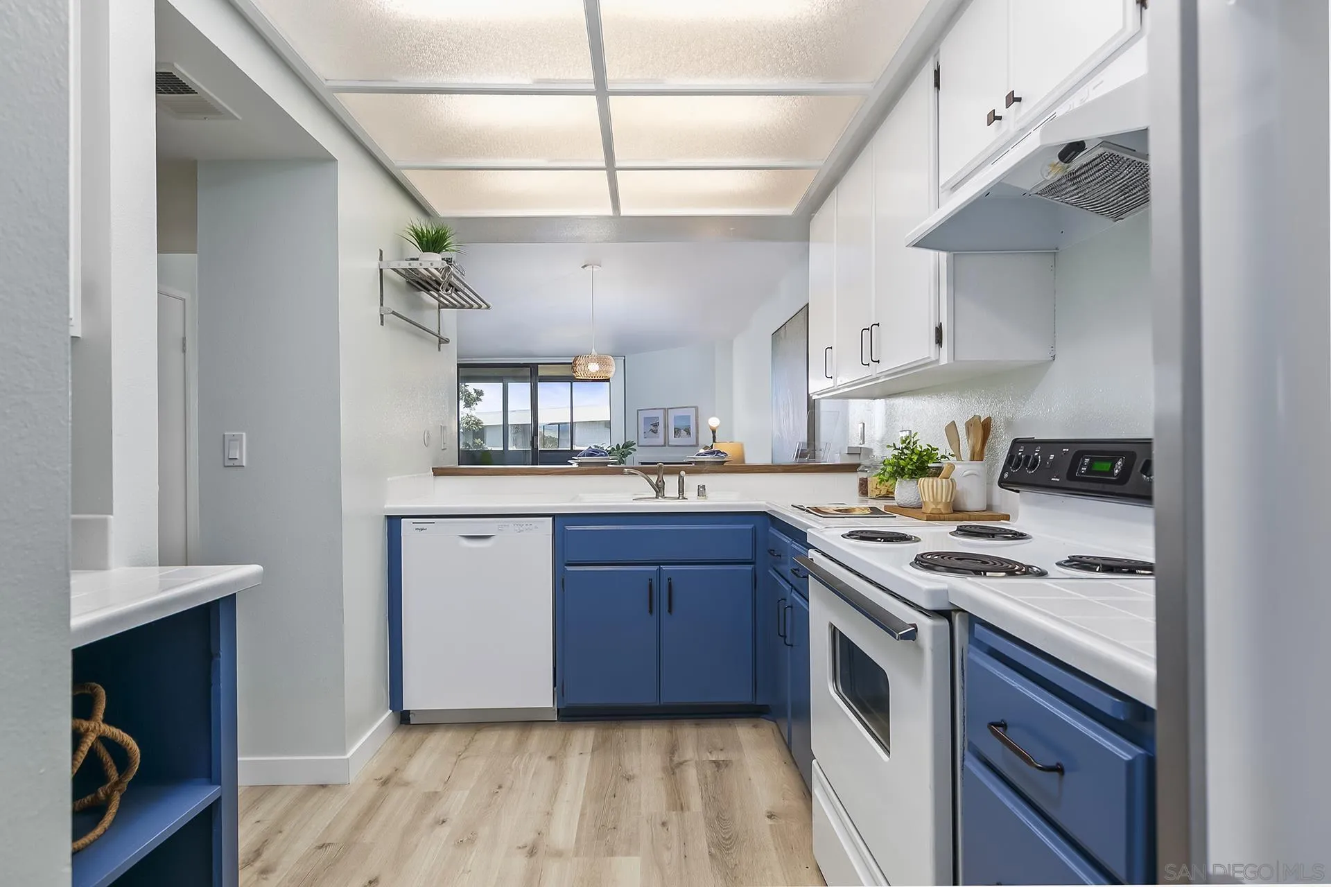 https://cdn.realtyfeed.com/cdn/127/250042354/5a1f1d70e4b74bcc8d7601bde86f93d9.webp