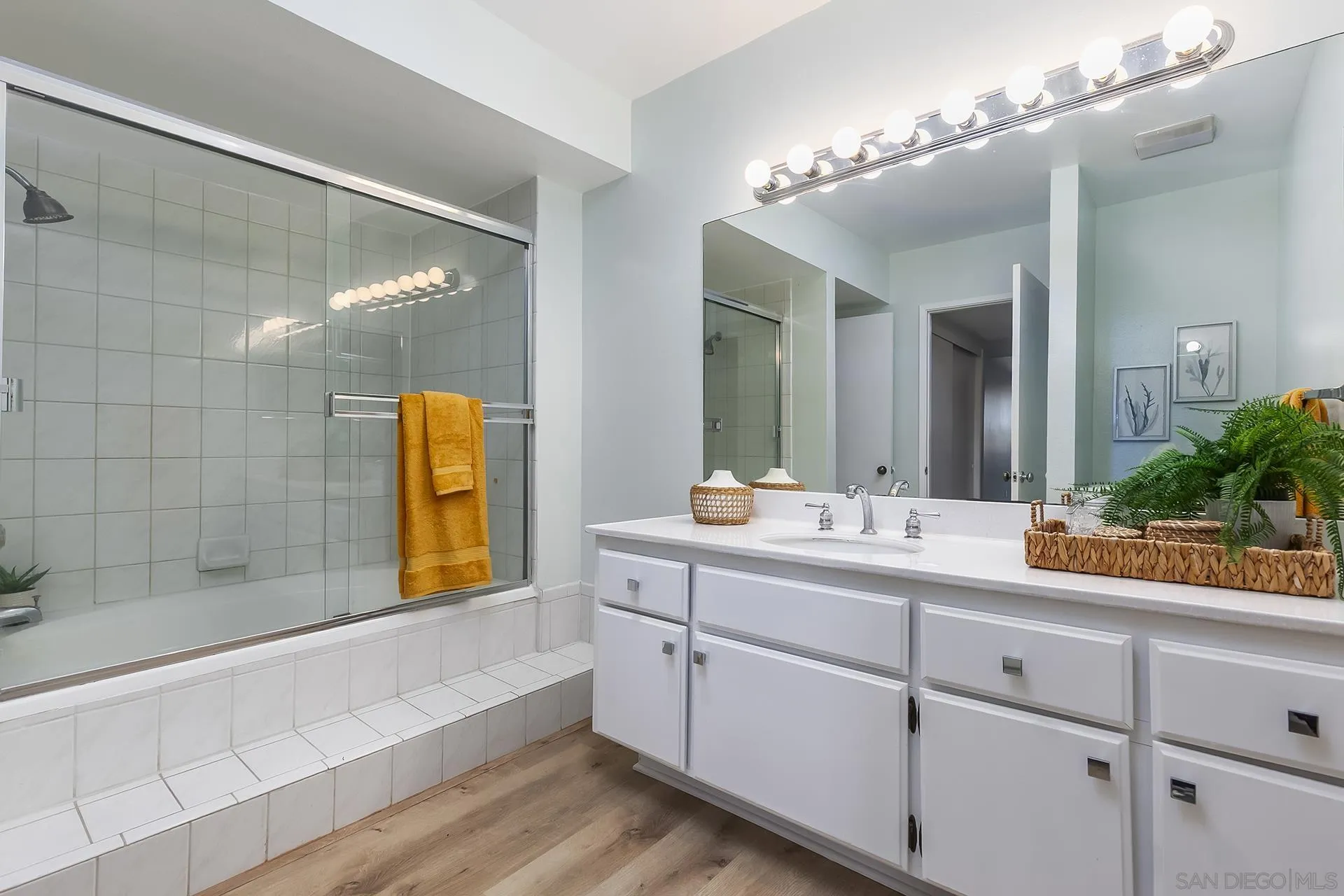 https://cdn.realtyfeed.com/cdn/127/250042354/9be26f7f9b3a8f7a1a92edfc9f536259.webp