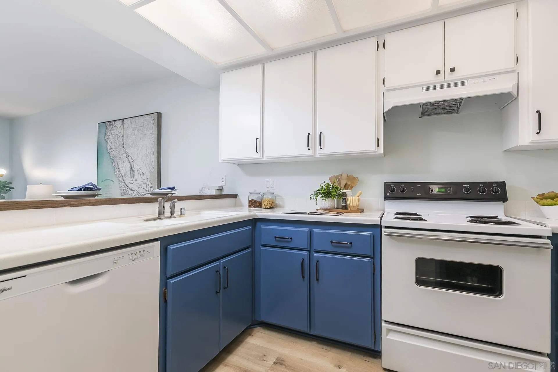 https://cdn.realtyfeed.com/cdn/127/250042354/c1da9aacf2bb7f43b7f1b3cb95d7c96b.webp