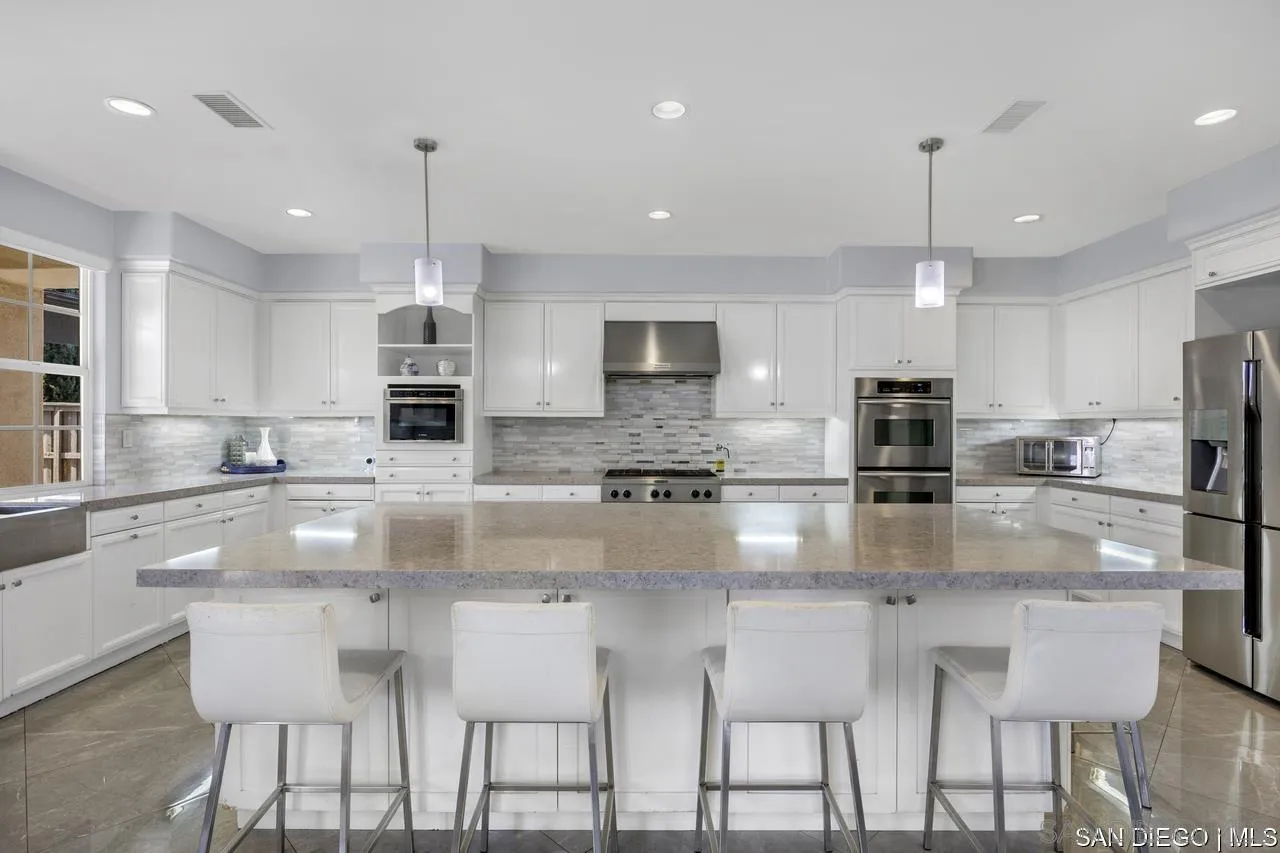 https://cdn.realtyfeed.com/cdn/127/250042358/2a399fb53d9ff7afffa15efbf5b5aaec.webp