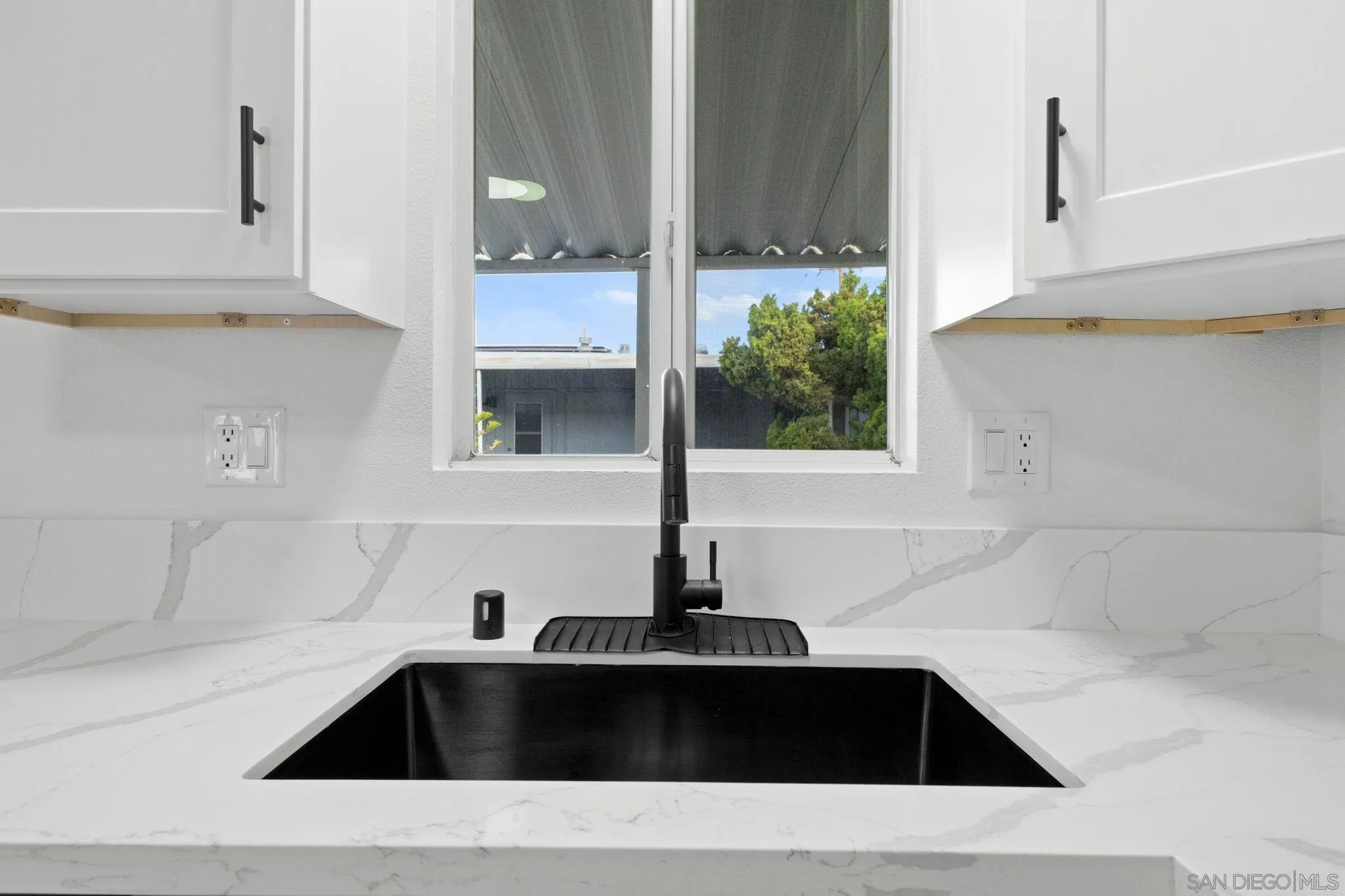 https://cdn.realtyfeed.com/cdn/127/250042363/b75edb38f98c45972f8a21338a726d21.webp