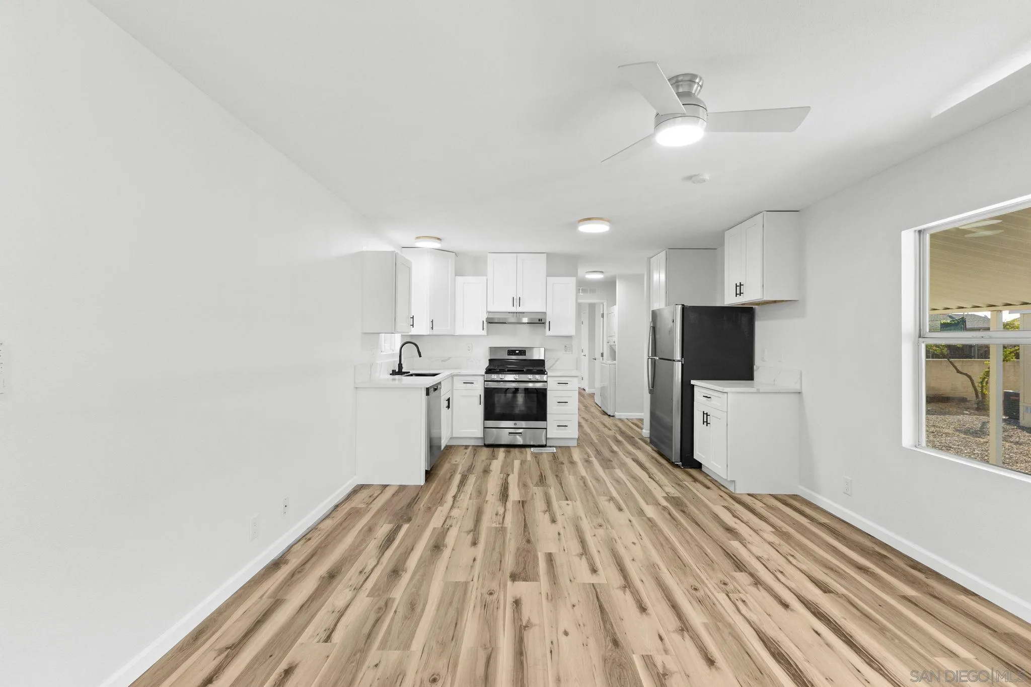 https://cdn.realtyfeed.com/cdn/127/250042363/fb75ada79ca523d2be218c3042185f85.webp