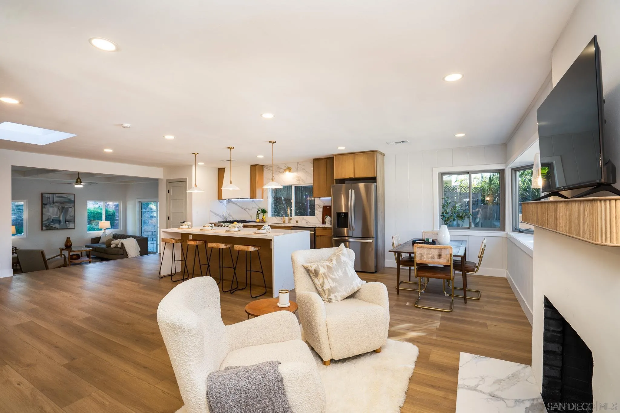 https://cdn.realtyfeed.com/cdn/127/250042365/bb7de4f41c3c2388480b13e3d202cf4a.webp