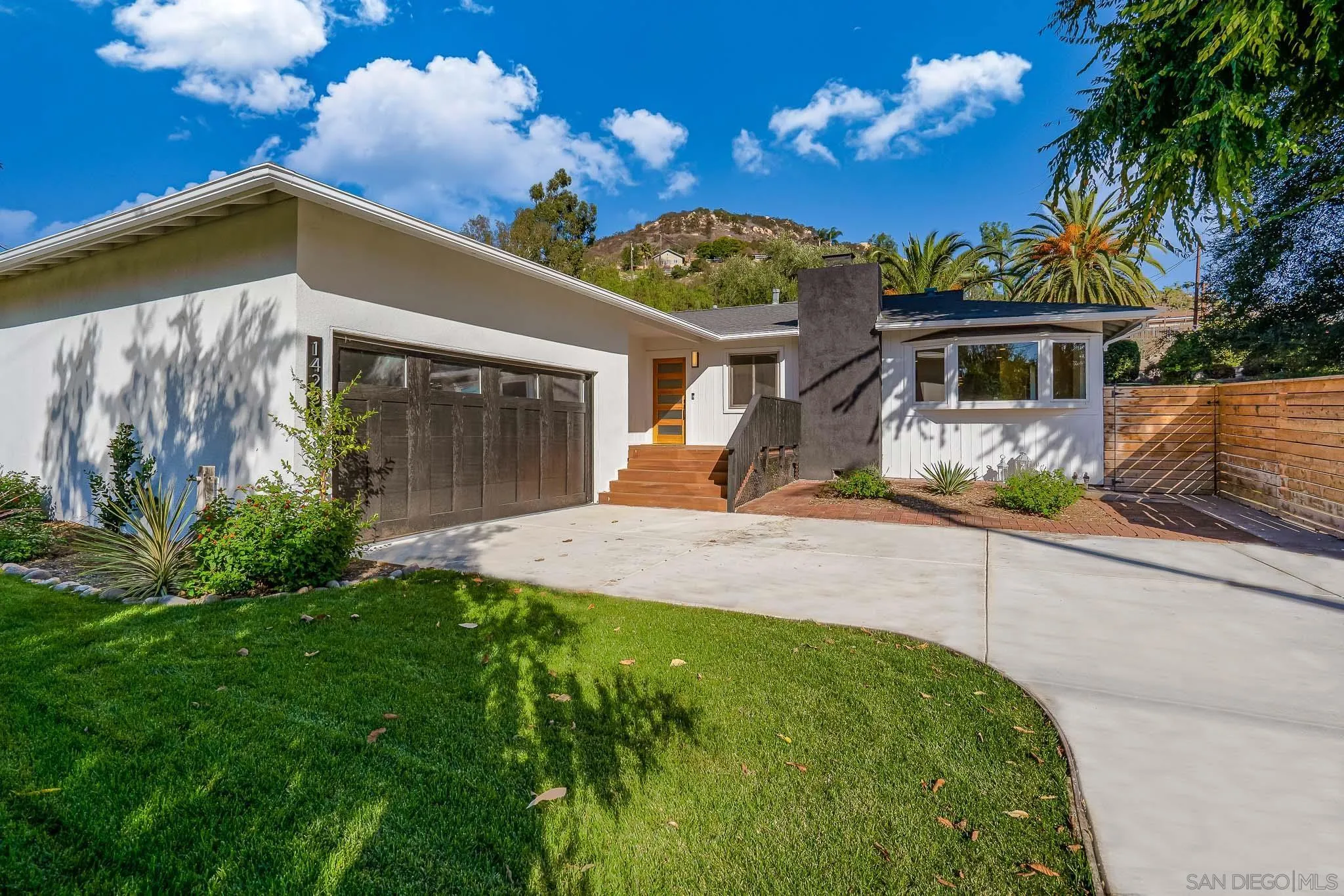 https://cdn.realtyfeed.com/cdn/127/250042365/c2da62987ef4efeb218dc7f44d4adab3.webp