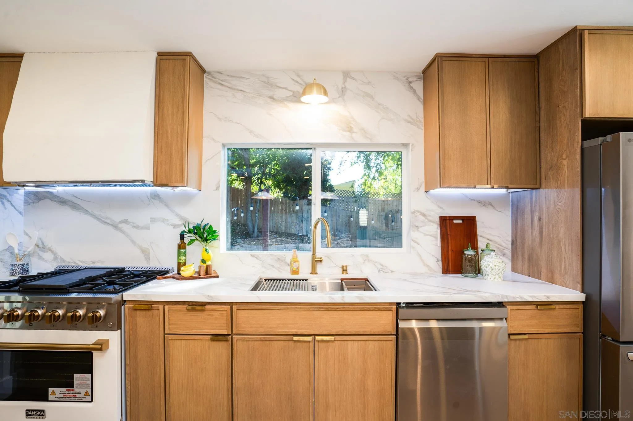 https://cdn.realtyfeed.com/cdn/127/250042365/fed085ff9eaab62443a431fdc81e9c9c.webp