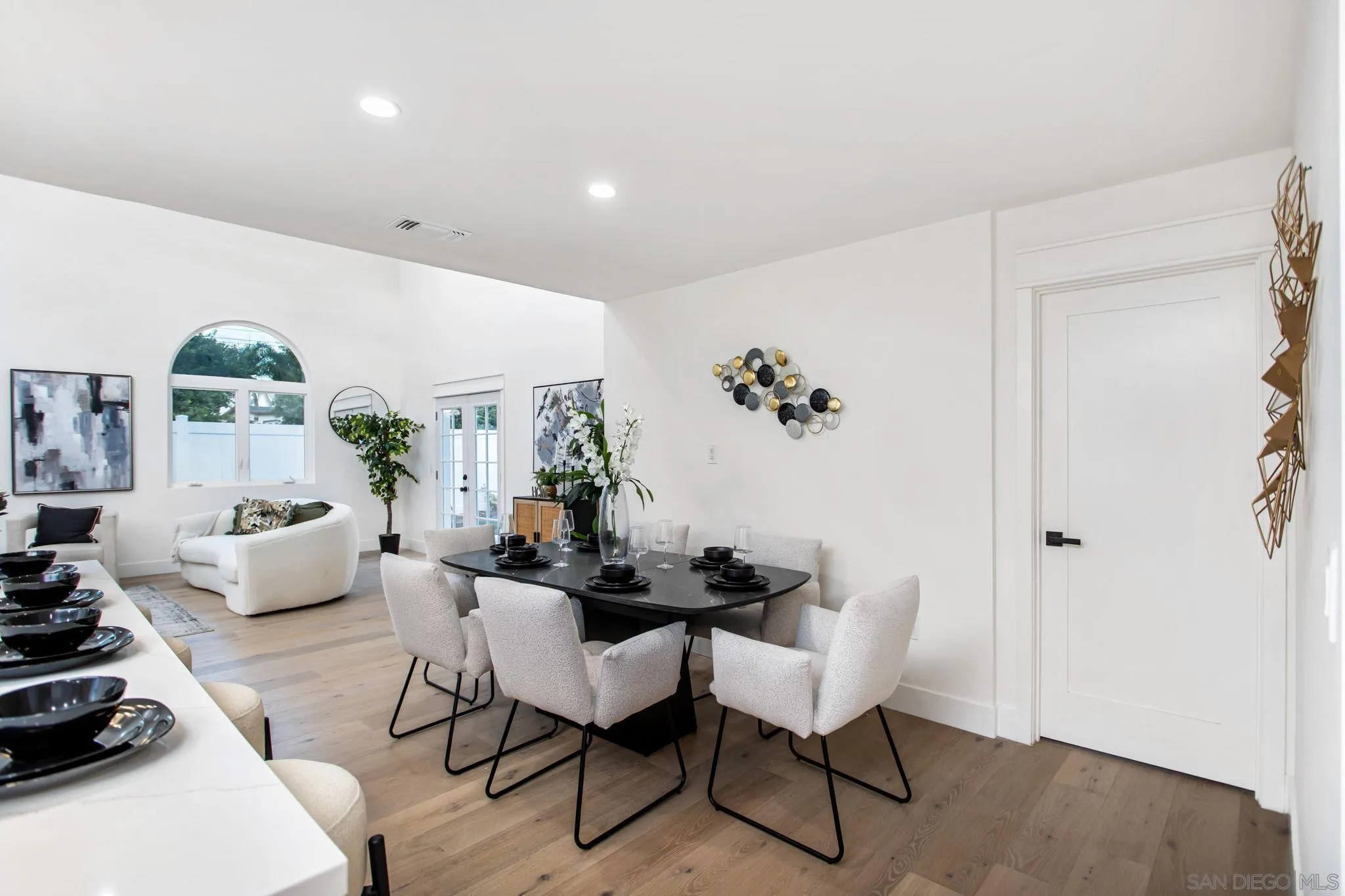 https://cdn.realtyfeed.com/cdn/127/250042380/bd6d172d2be0472234b24e85101d2299.webp