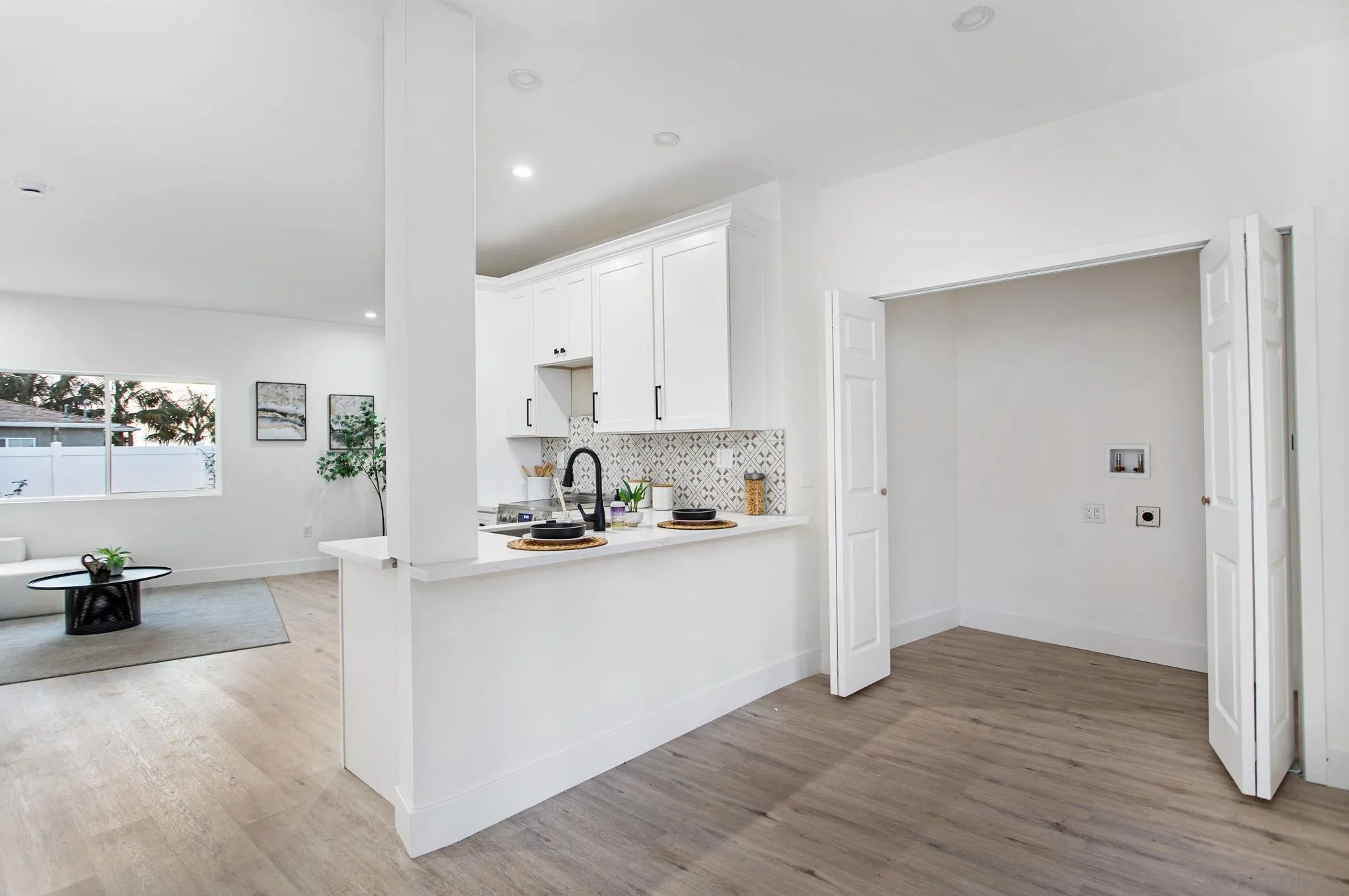 https://cdn.realtyfeed.com/cdn/127/250042380/e2efbbfea9f39d6aa268e2211dc731c9.webp