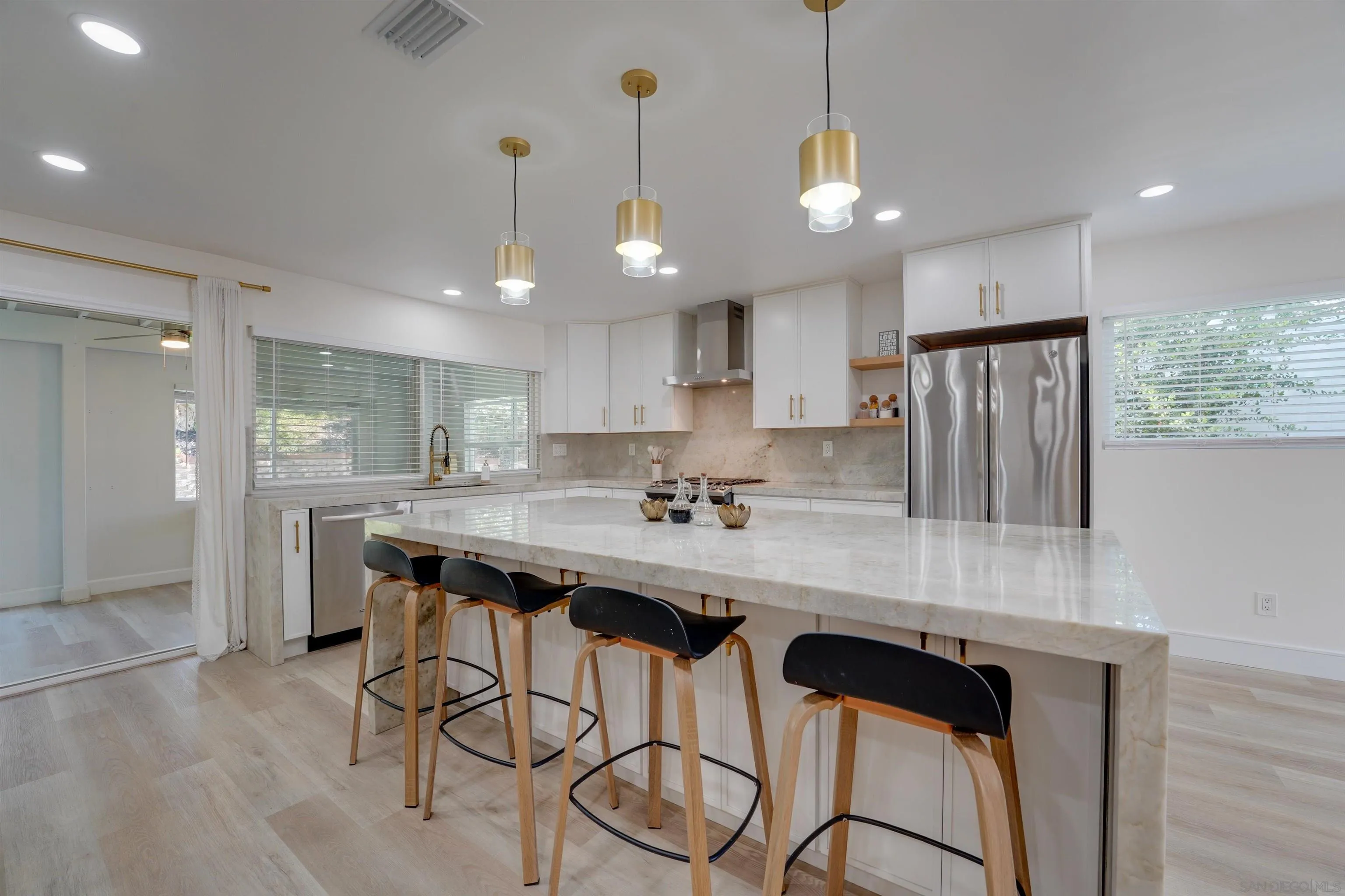 https://cdn.realtyfeed.com/cdn/127/250042382/ef4582a8b768d03be9c9ab877093b601.webp