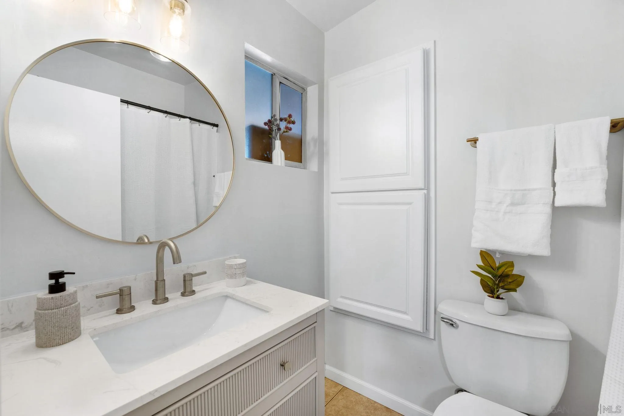 https://cdn.realtyfeed.com/cdn/127/250042384/07faac22d0b46cac7b4a3bfe679c6102.webp
