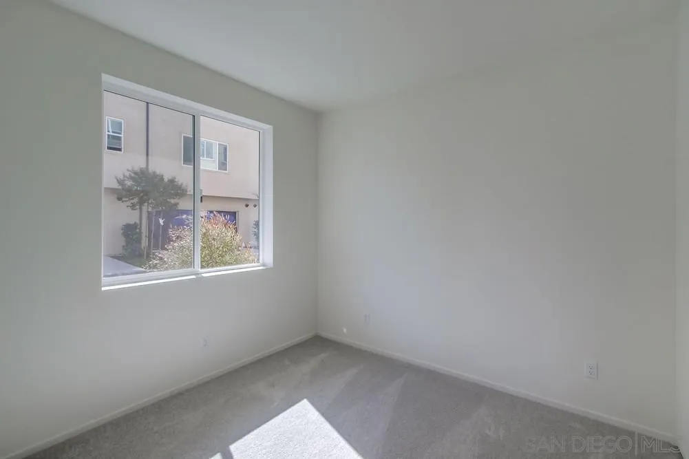 Photo #8: 250042392 Listing: Photo #8