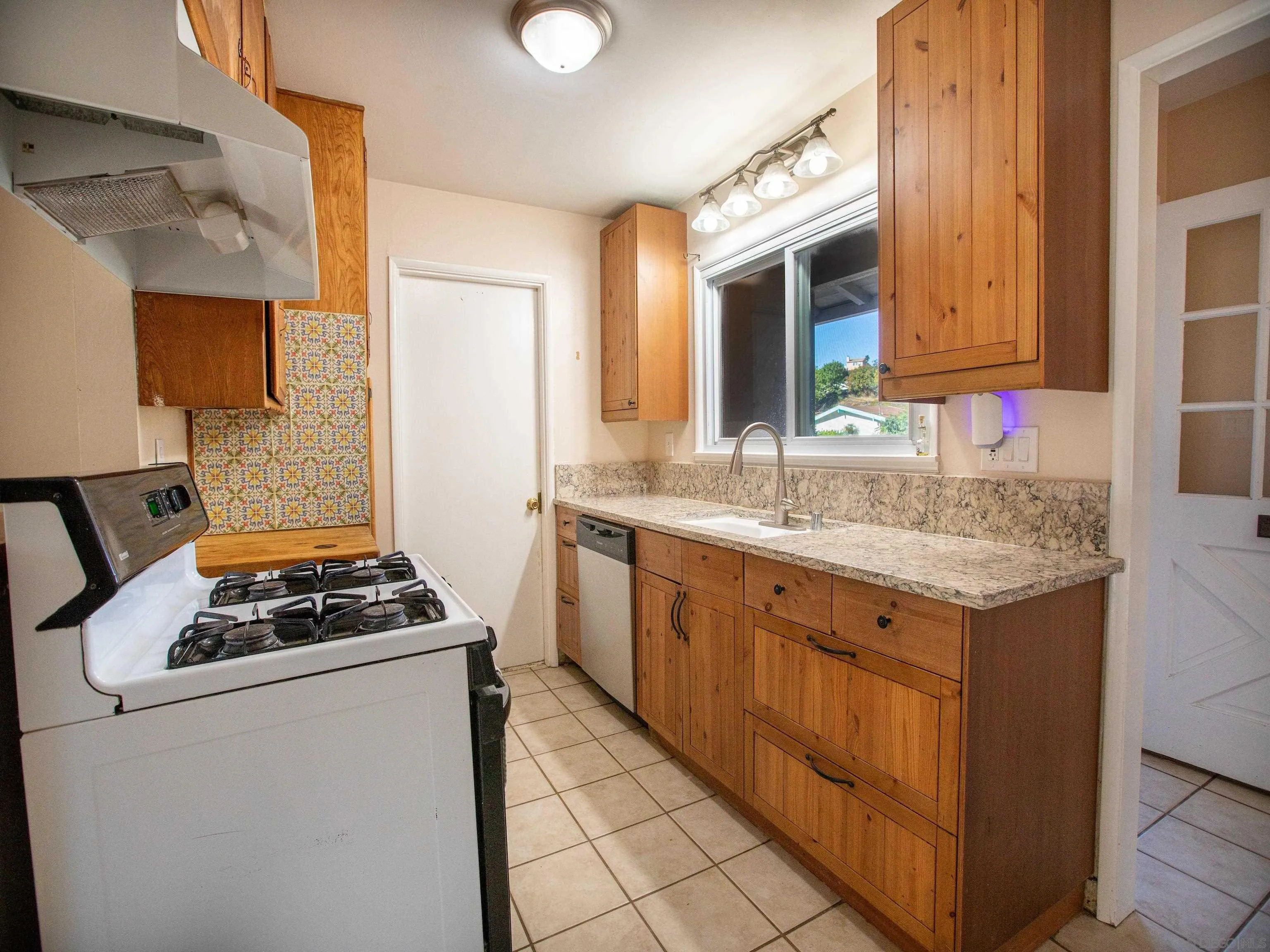https://cdn.realtyfeed.com/cdn/127/250042393/08236548fe0d0c3b5625802c06bca859.webp