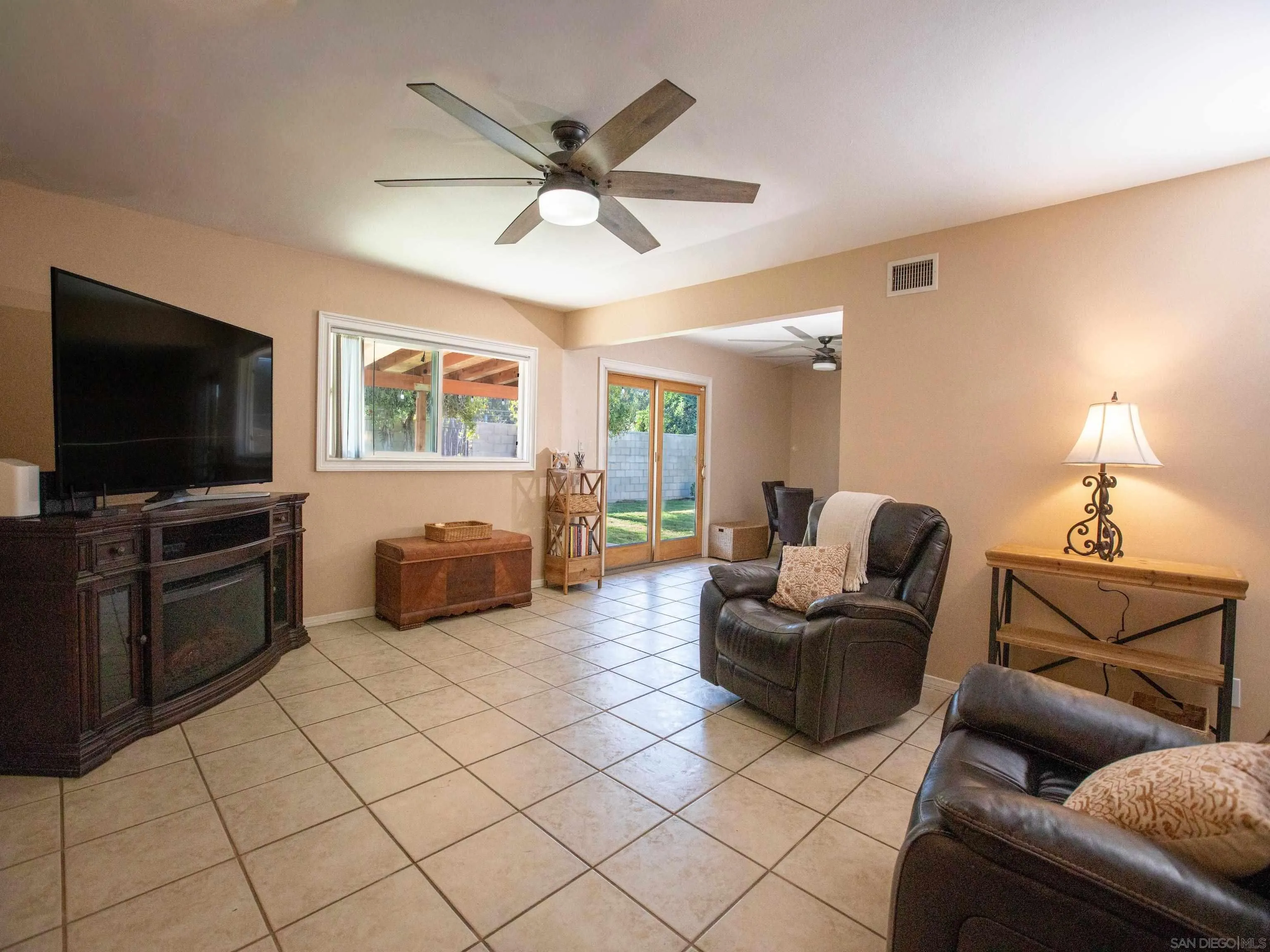 https://cdn.realtyfeed.com/cdn/127/250042393/af9d34e0331e953a9377d795d31b8981.webp