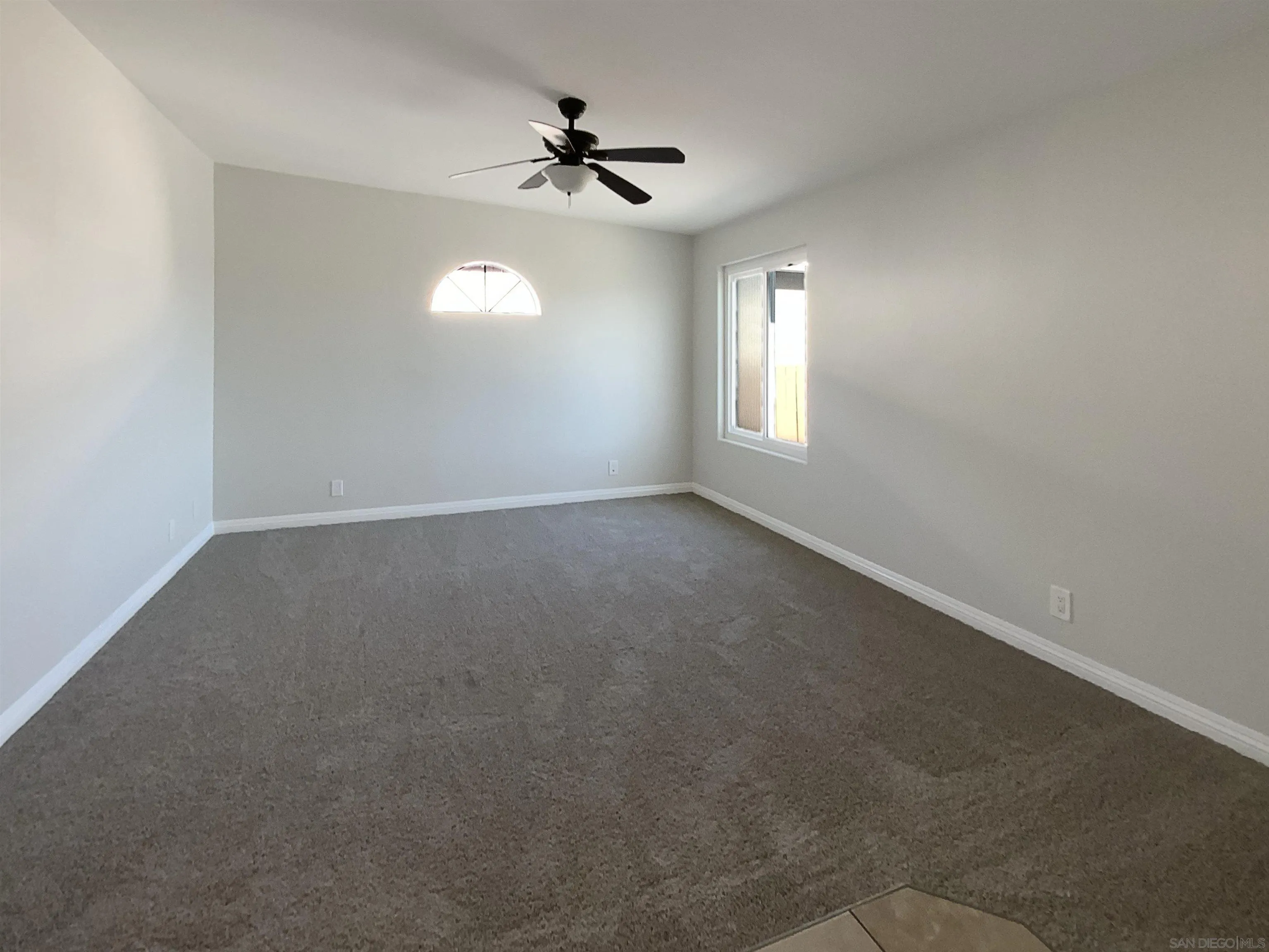 https://cdn.realtyfeed.com/cdn/127/250042401/6f9752c9cb9f99b86bead319533df2c5.webp