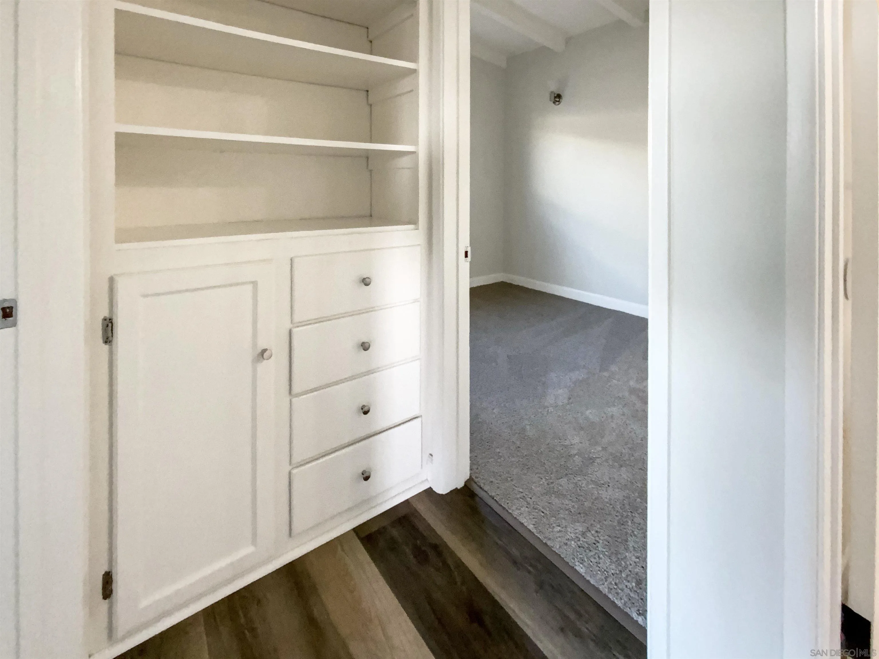 https://cdn.realtyfeed.com/cdn/127/250042401/ae628bf9eb27bd04facfadef493d8f8e.webp