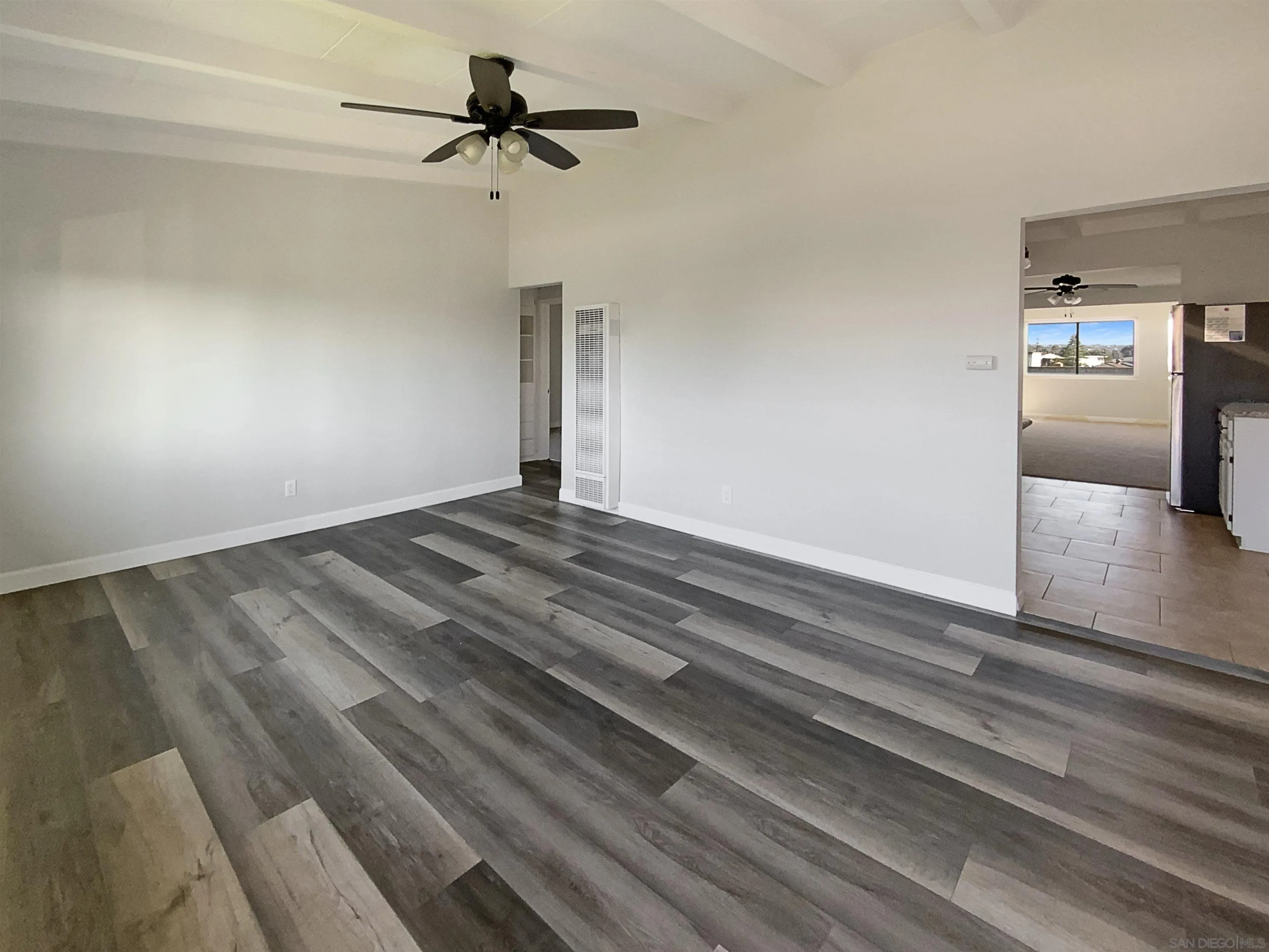 https://cdn.realtyfeed.com/cdn/127/250042401/ba41db74cae344df8ad2555a6965f7c5.webp