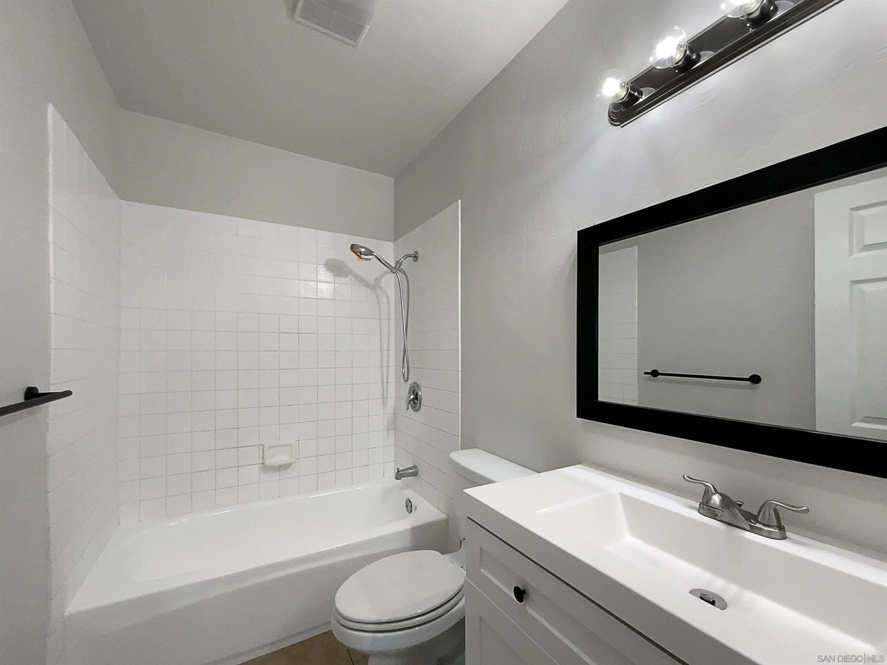 https://cdn.realtyfeed.com/cdn/127/250042401/daaa6100c3854a32b4a528d134134443.webp