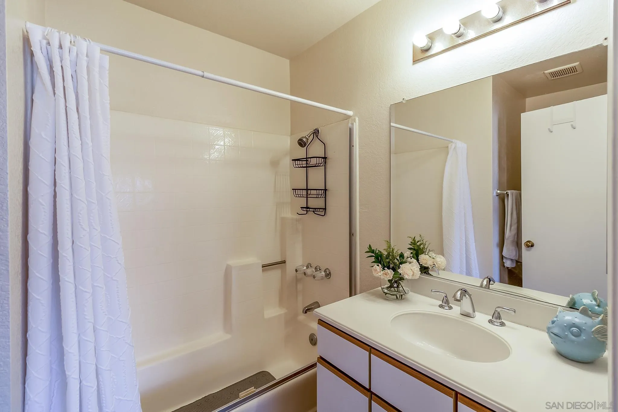 https://cdn.realtyfeed.com/cdn/127/250042407/81ac7ad15e12ccdb58aa6ada52363bb8.webp