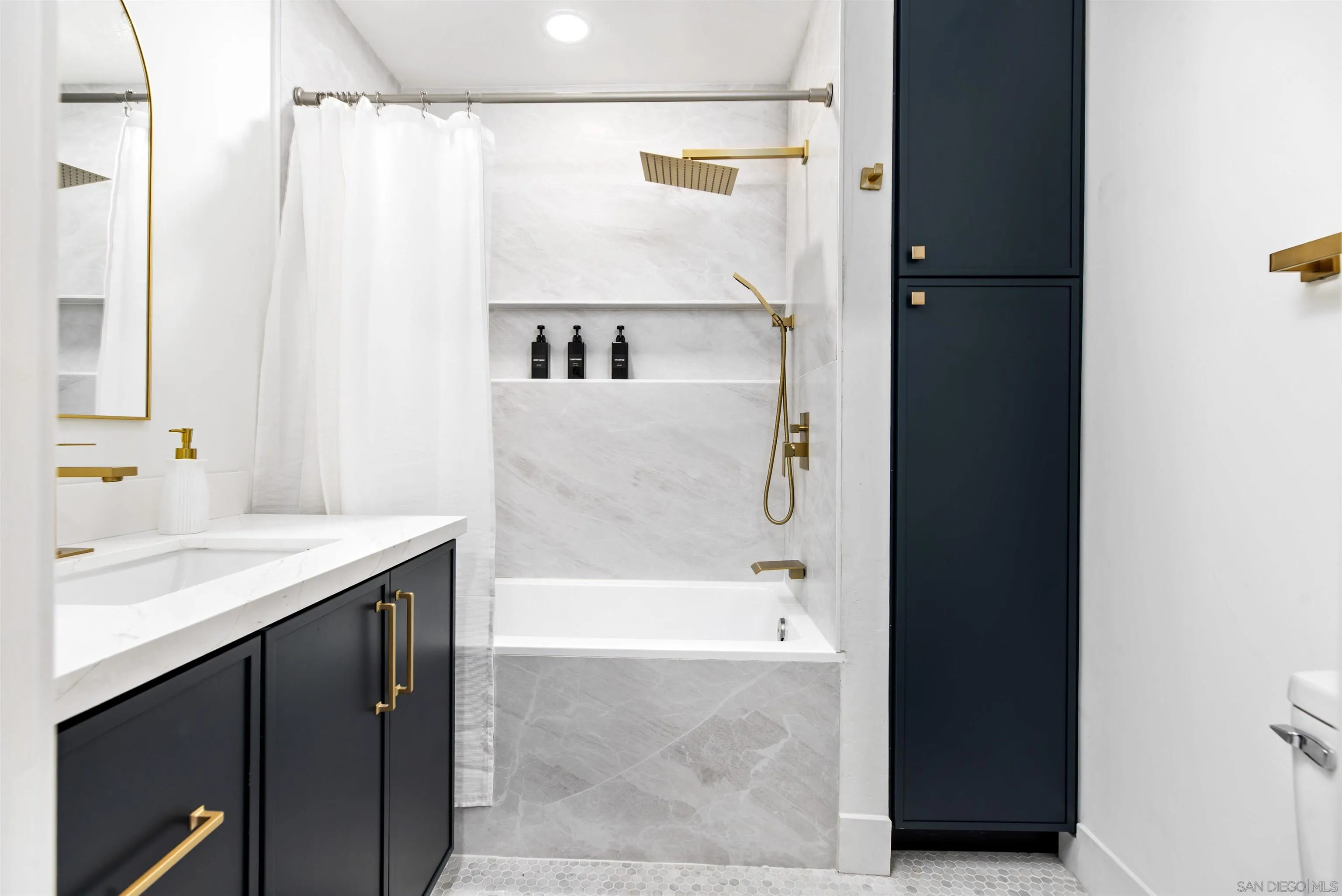 https://cdn.realtyfeed.com/cdn/127/250042408/1d2015e9c22a6b92de13b8e170f9fb15.webp