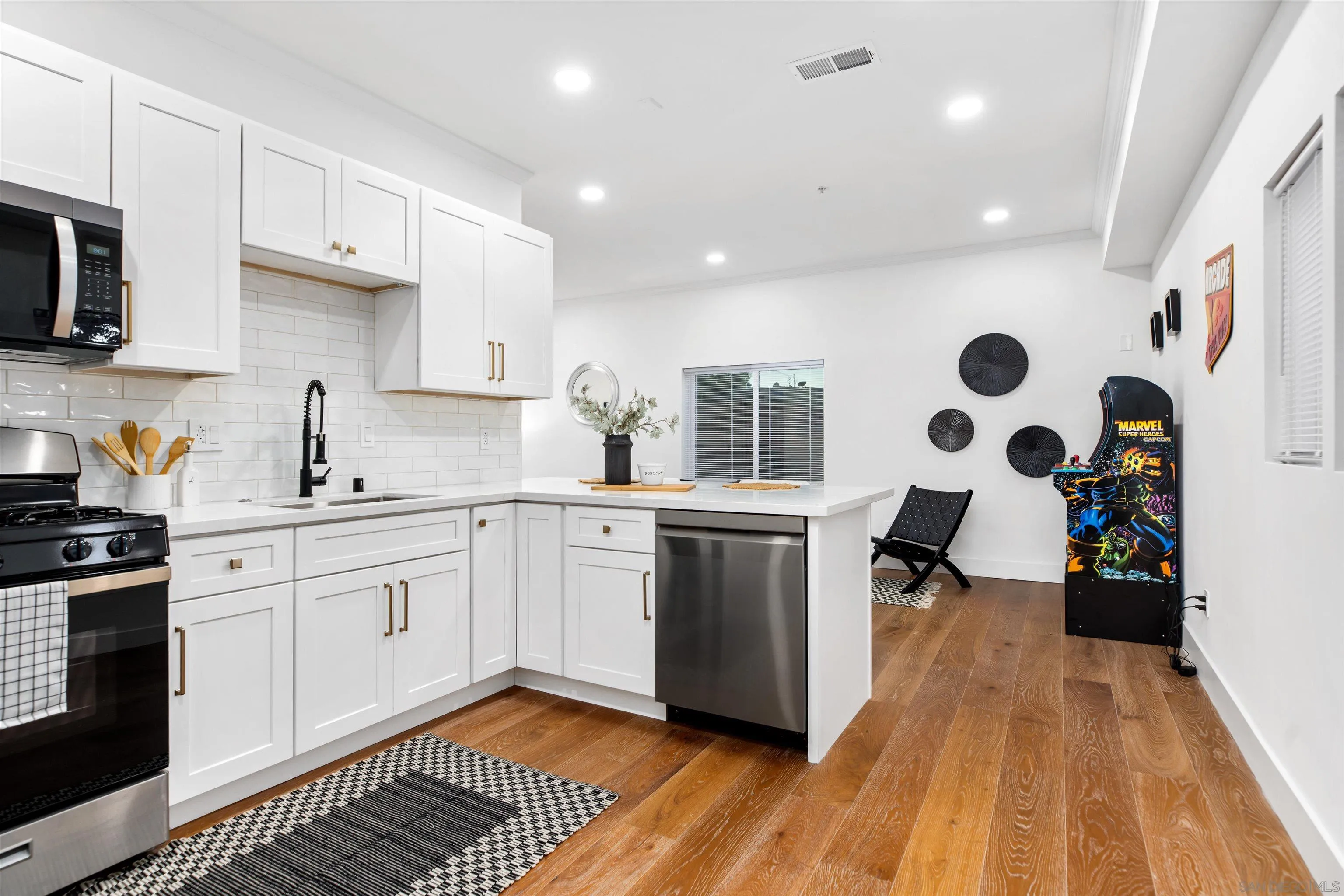 https://cdn.realtyfeed.com/cdn/127/250042408/70eb295563cf7f1a0b0d8d65f779e122.webp