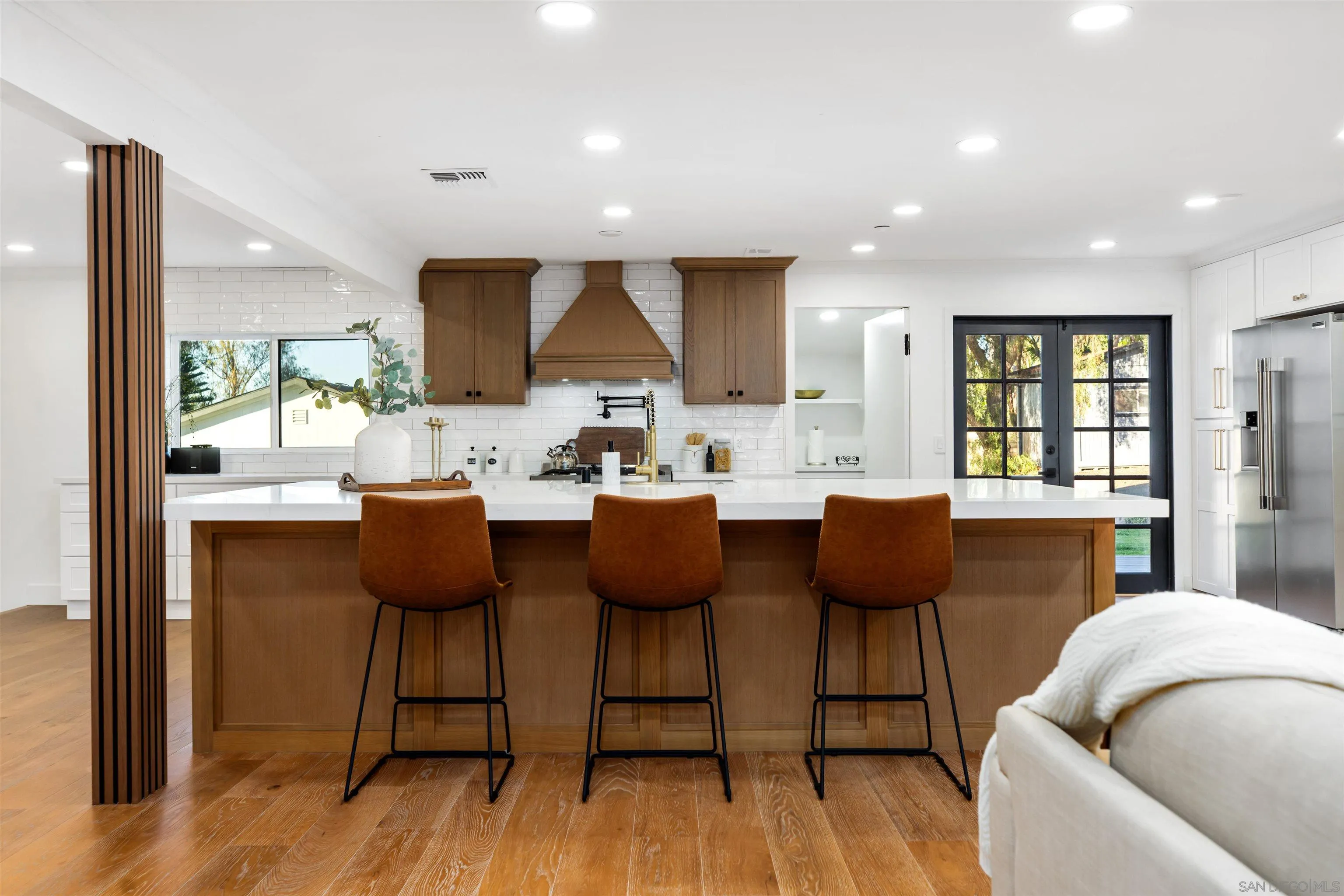 https://cdn.realtyfeed.com/cdn/127/250042408/7aa50a9ac0f7af10ad94ba8a317458c3.webp