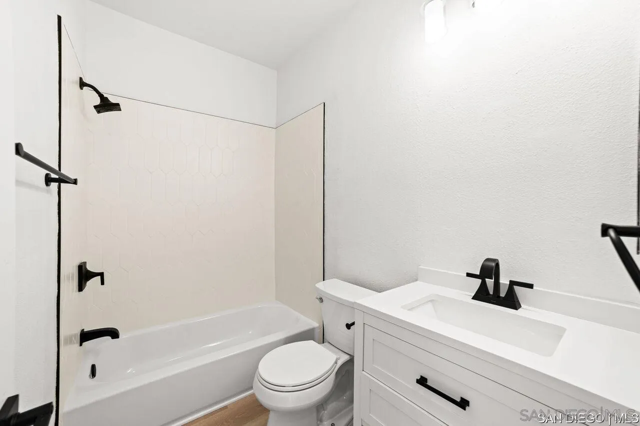 https://cdn.realtyfeed.com/cdn/127/250042412/5404db7ff0382661f716699924b246a4.webp