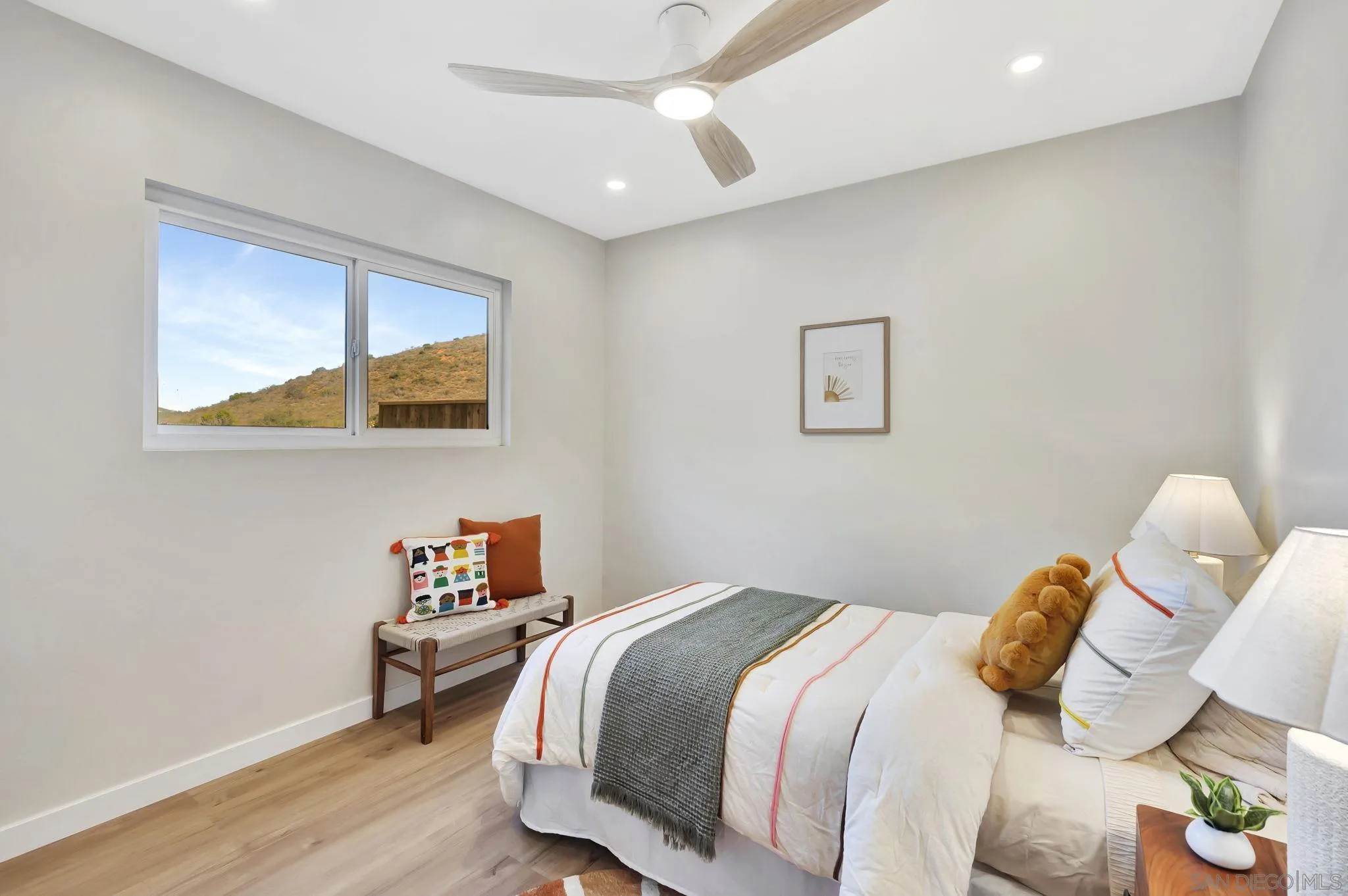 https://cdn.realtyfeed.com/cdn/127/250042414/1a8ba62b97ab355869b68826c3c967a7.webp