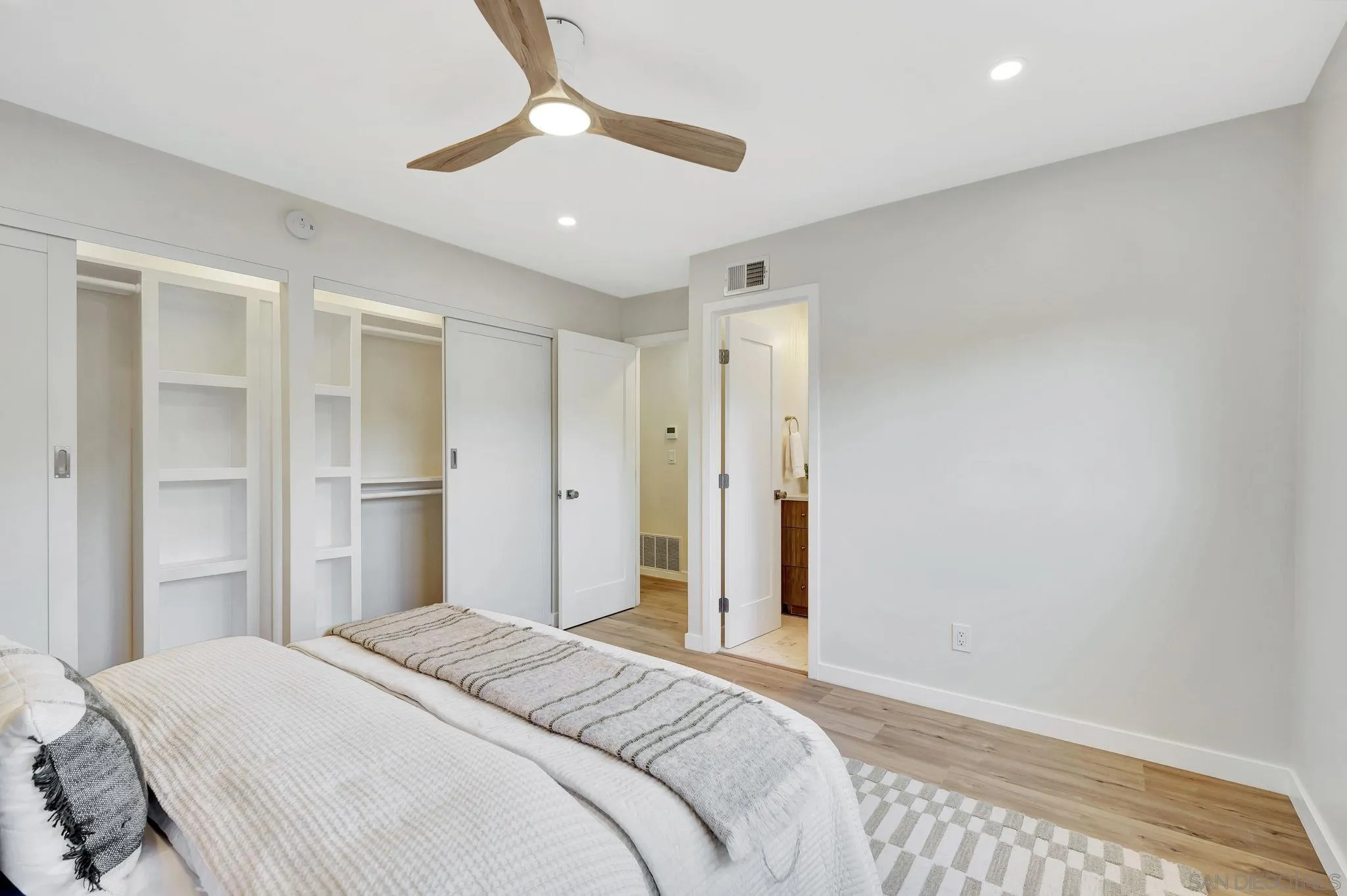 https://cdn.realtyfeed.com/cdn/127/250042414/66578381fe8c8b6f5f97b36205d9712c.webp