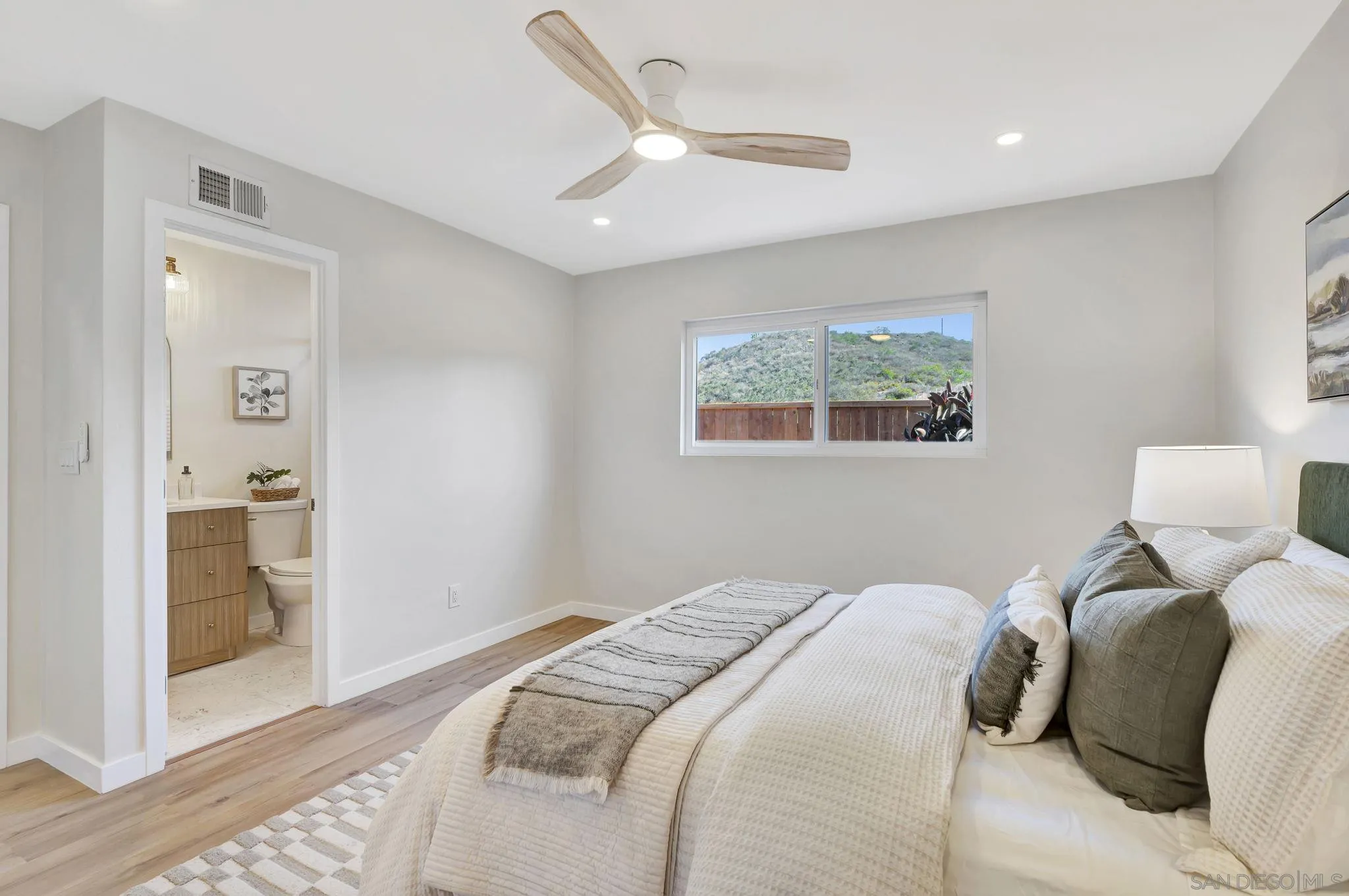 https://cdn.realtyfeed.com/cdn/127/250042414/9da7a15609da715ebb032bef02dceebf.webp