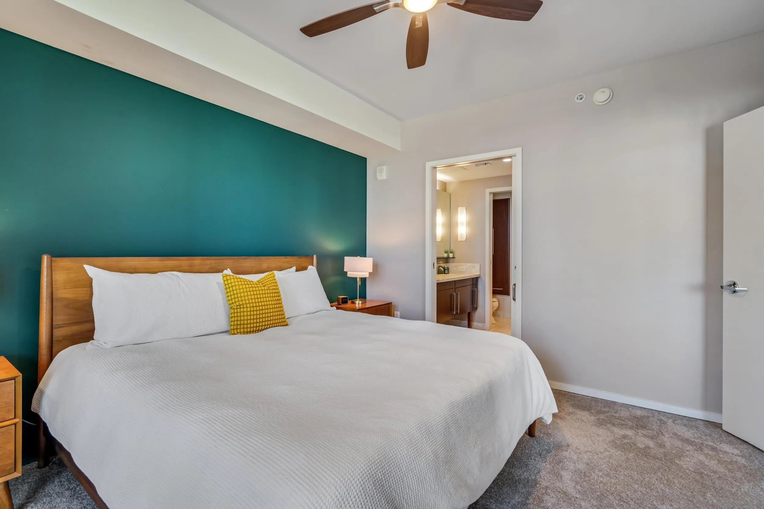 https://cdn.realtyfeed.com/cdn/127/250042419/7cff86cbea96d35e5a0ce8681f89f8f6.webp