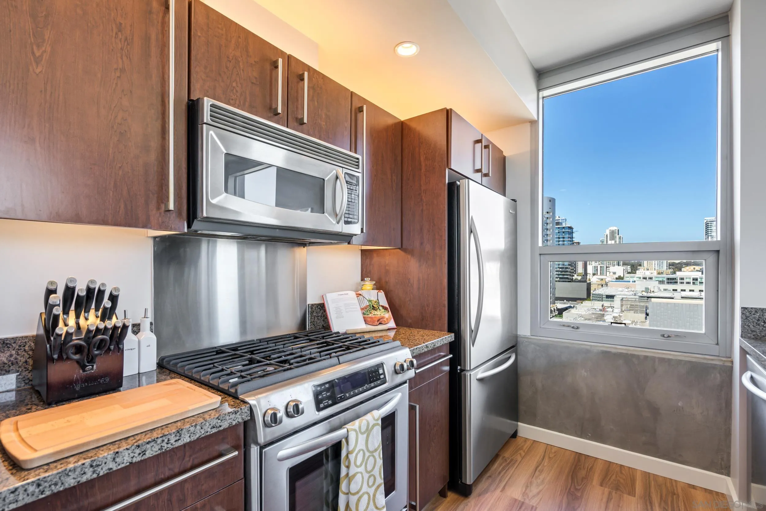 https://cdn.realtyfeed.com/cdn/127/250042419/a89035e4093942bfa4f8de1afb4350cf.webp