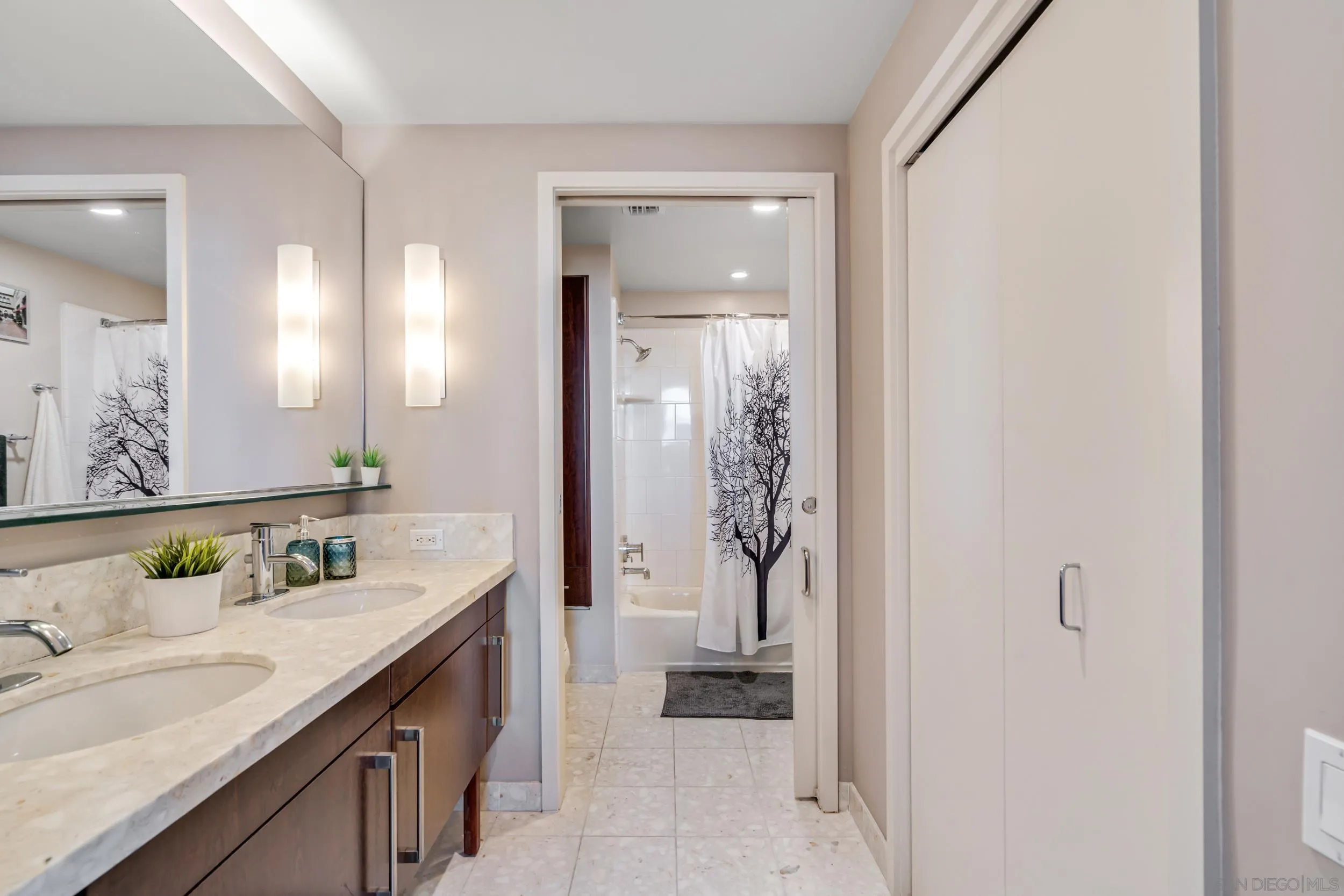 https://cdn.realtyfeed.com/cdn/127/250042419/fc67aa82fed70cbb1d08cb14cf976a38.webp