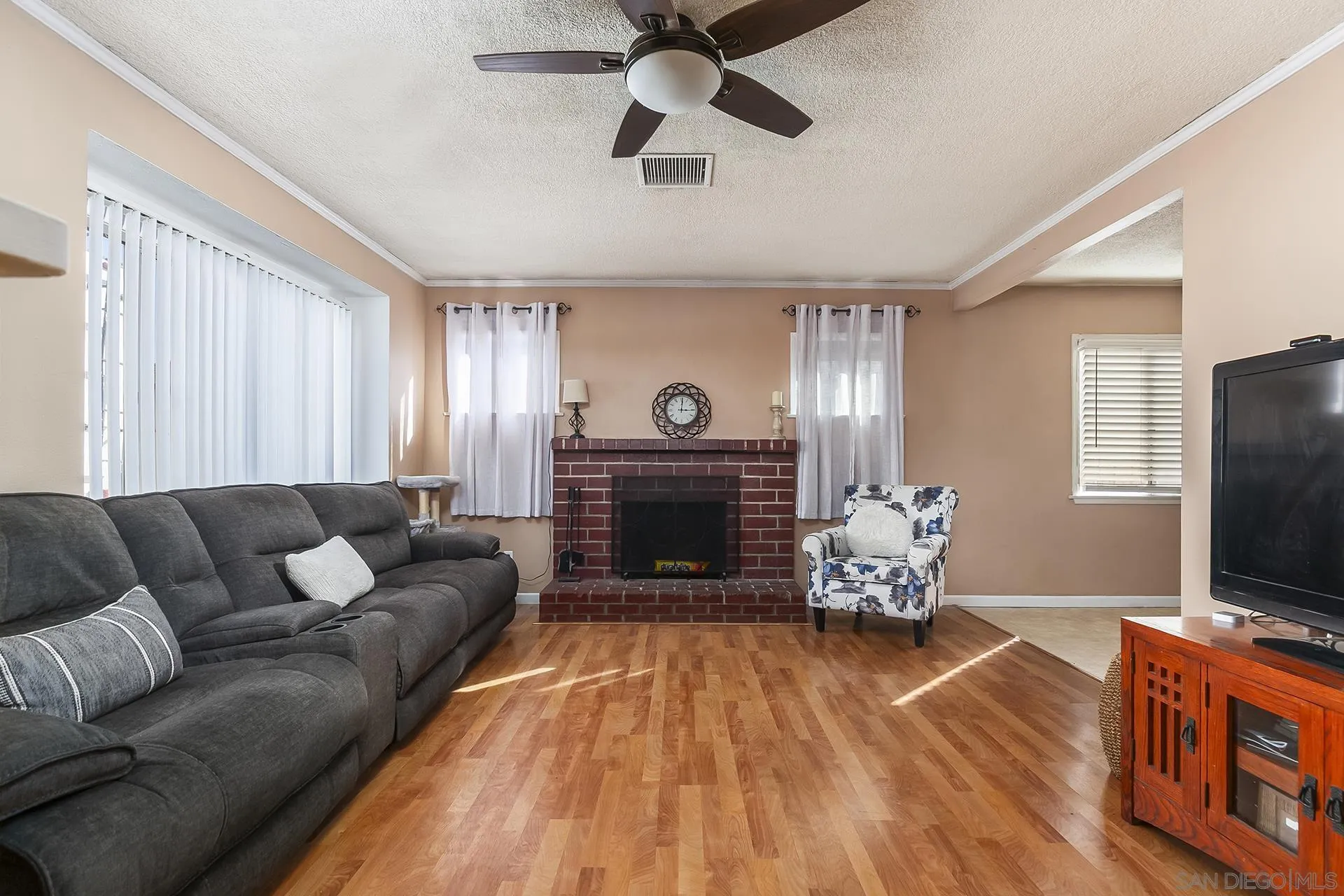 https://cdn.realtyfeed.com/cdn/127/250042423/7e843a620453b3e9da477e0ffff9d909.webp