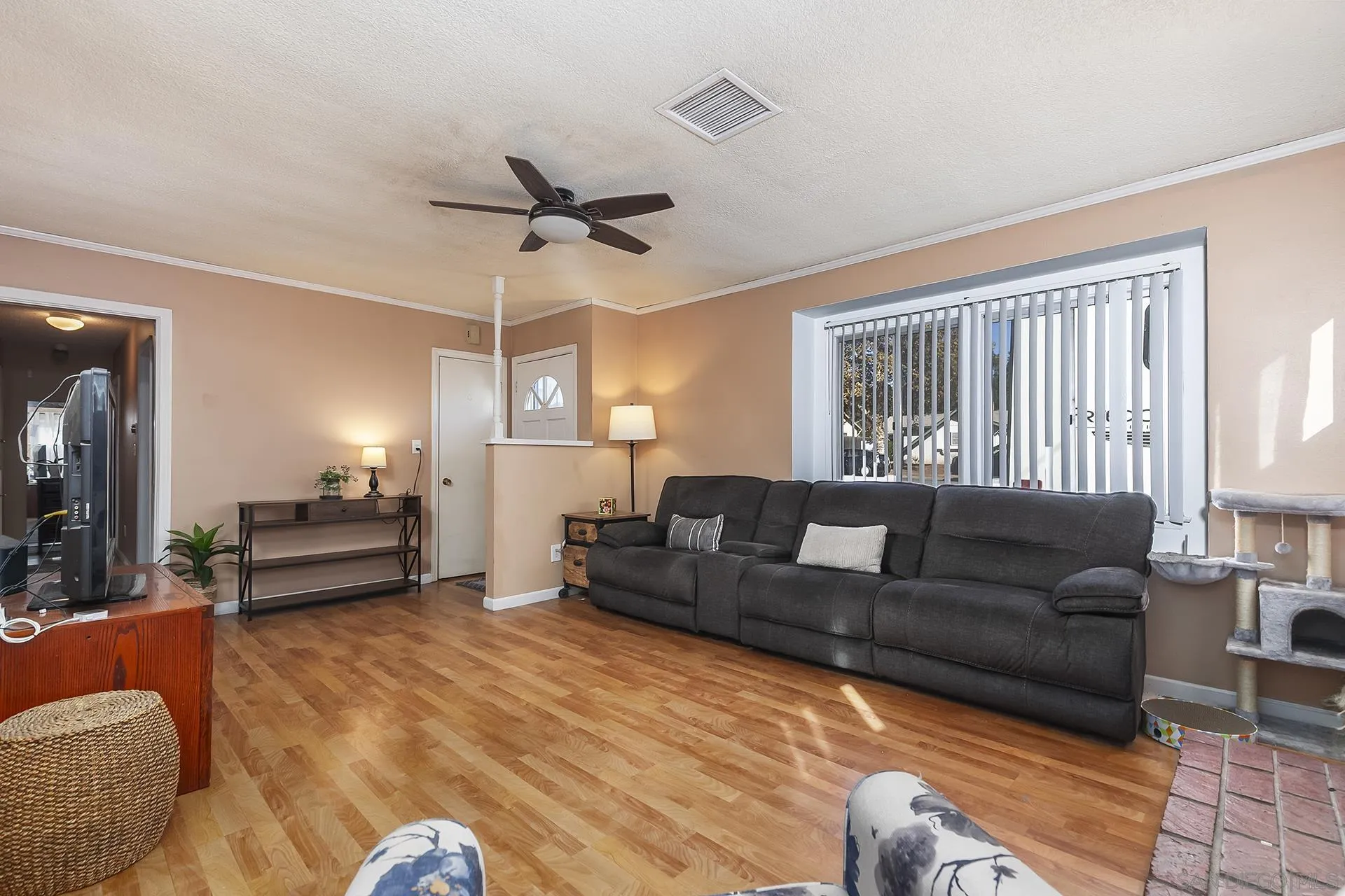 https://cdn.realtyfeed.com/cdn/127/250042423/9703f30f548a0f0845e6c0d884ba1de0.webp