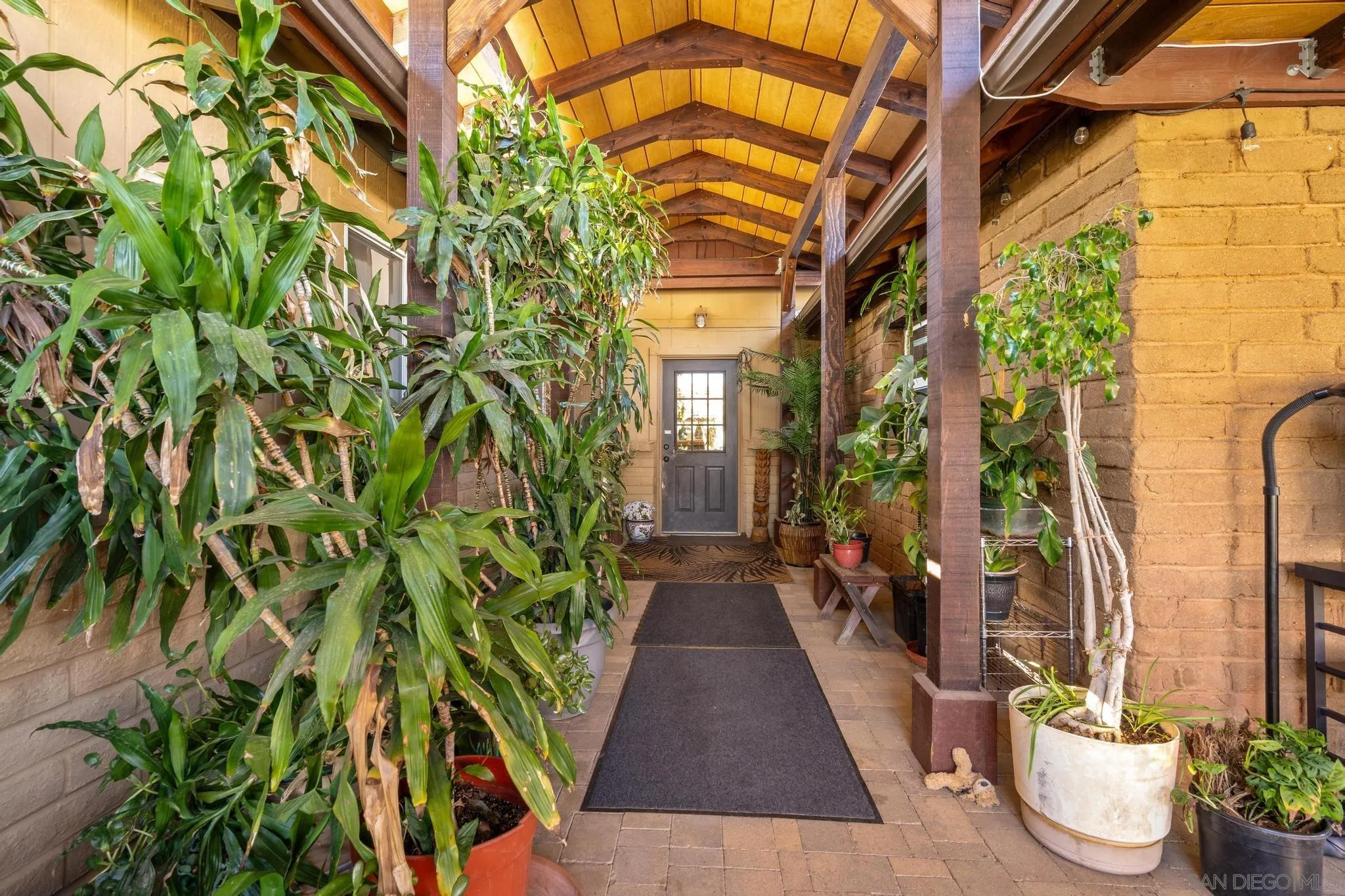 https://cdn.realtyfeed.com/cdn/127/250042424/cb15b90bef1658a2867b28202c03b61c.webp